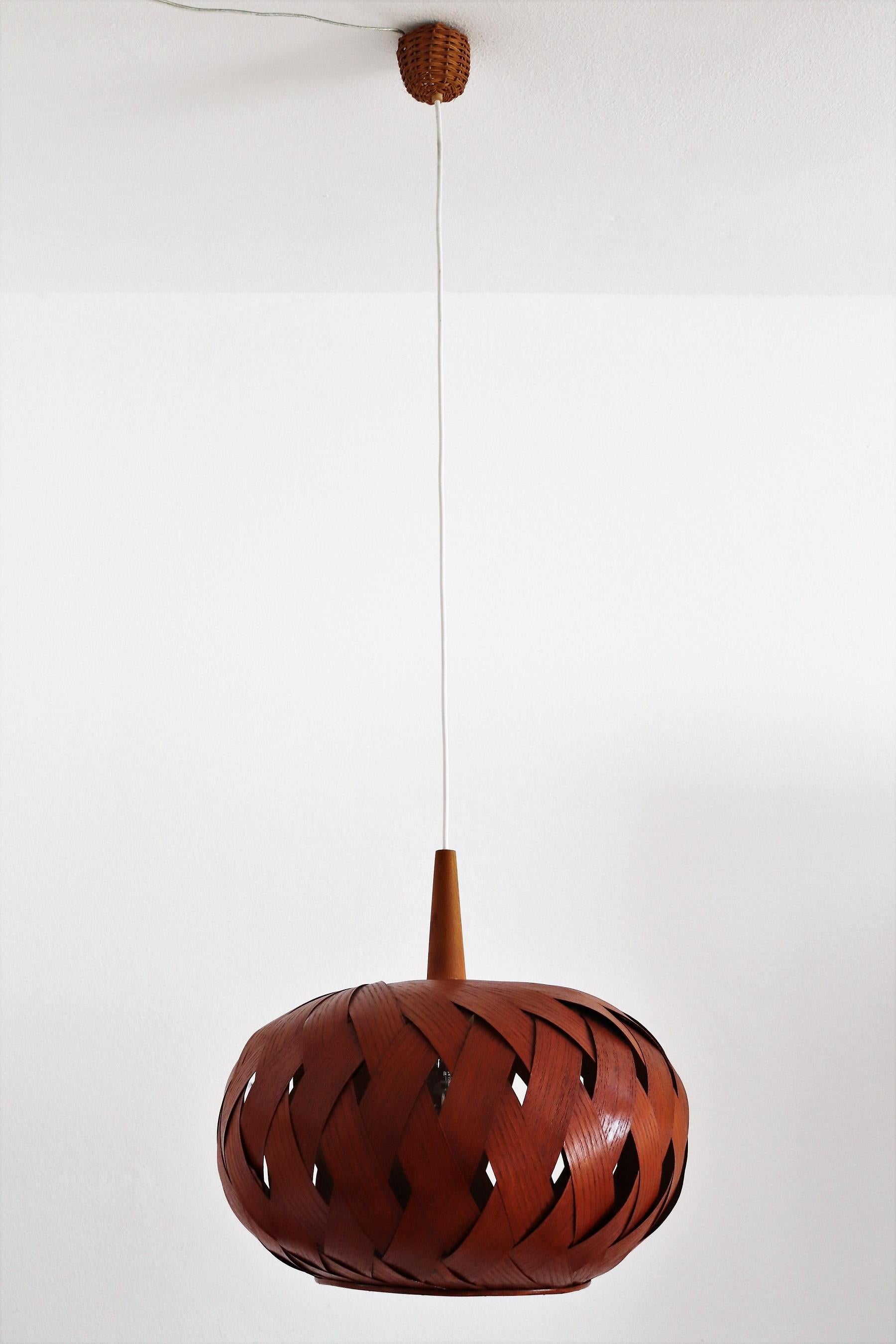 Organic Modernist Natural Teak Wood Veneer and Wicker Pendant Lamp, 1960s For Sale 2