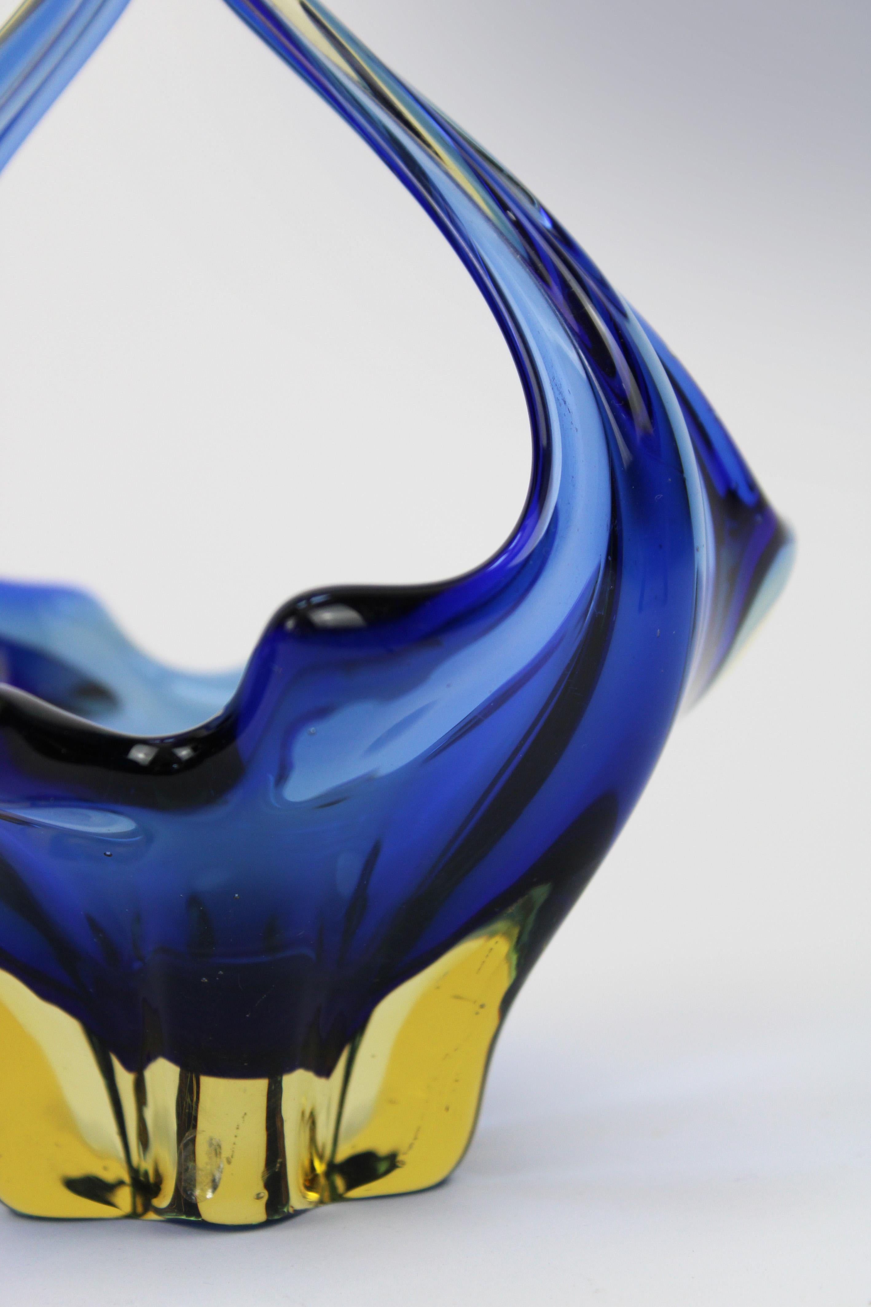 Organische Murano Schale floral Blau gelb 20. Jahrhundert Italien (Italienisch) im Angebot