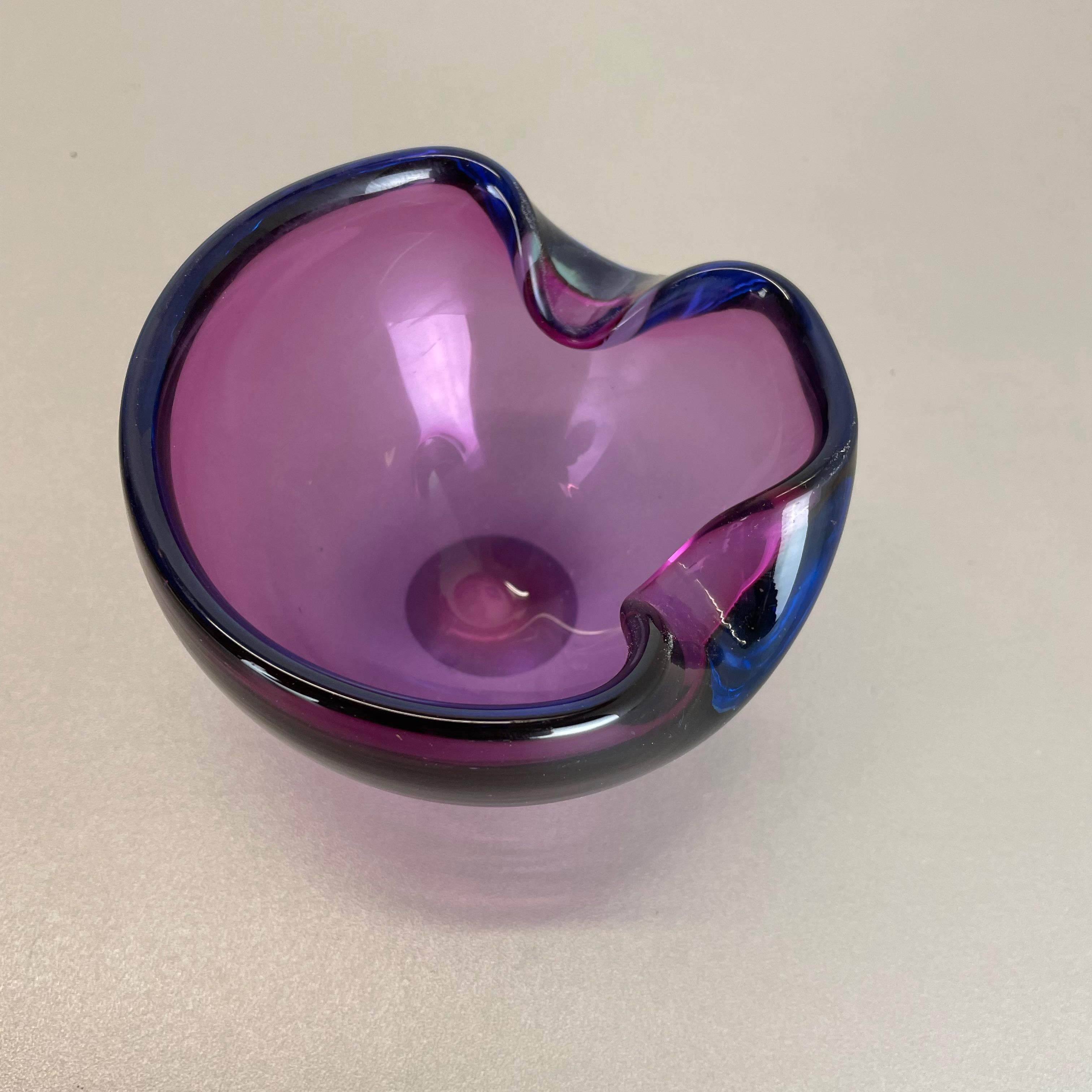 Cendrier en verre organique de Murano « violet » avec éléments en forme de coquille de bol, Murano, Italie, 1970 en vente 8