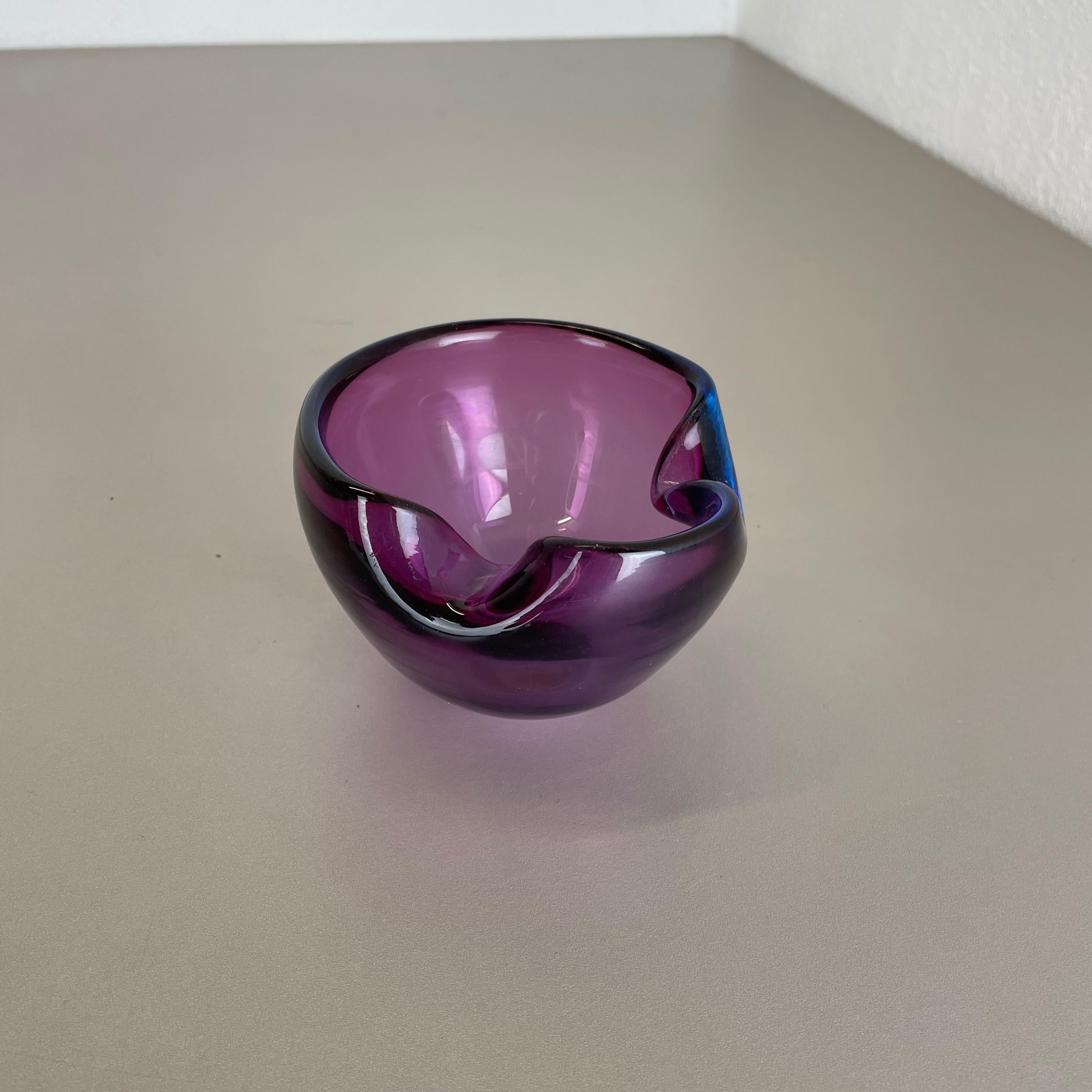 Aschenbecher aus organischem Muranoglas „Purple“ mit Muschelmotiv aus Murano, Italien, 1970er Jahre (Moderne der Mitte des Jahrhunderts) im Angebot