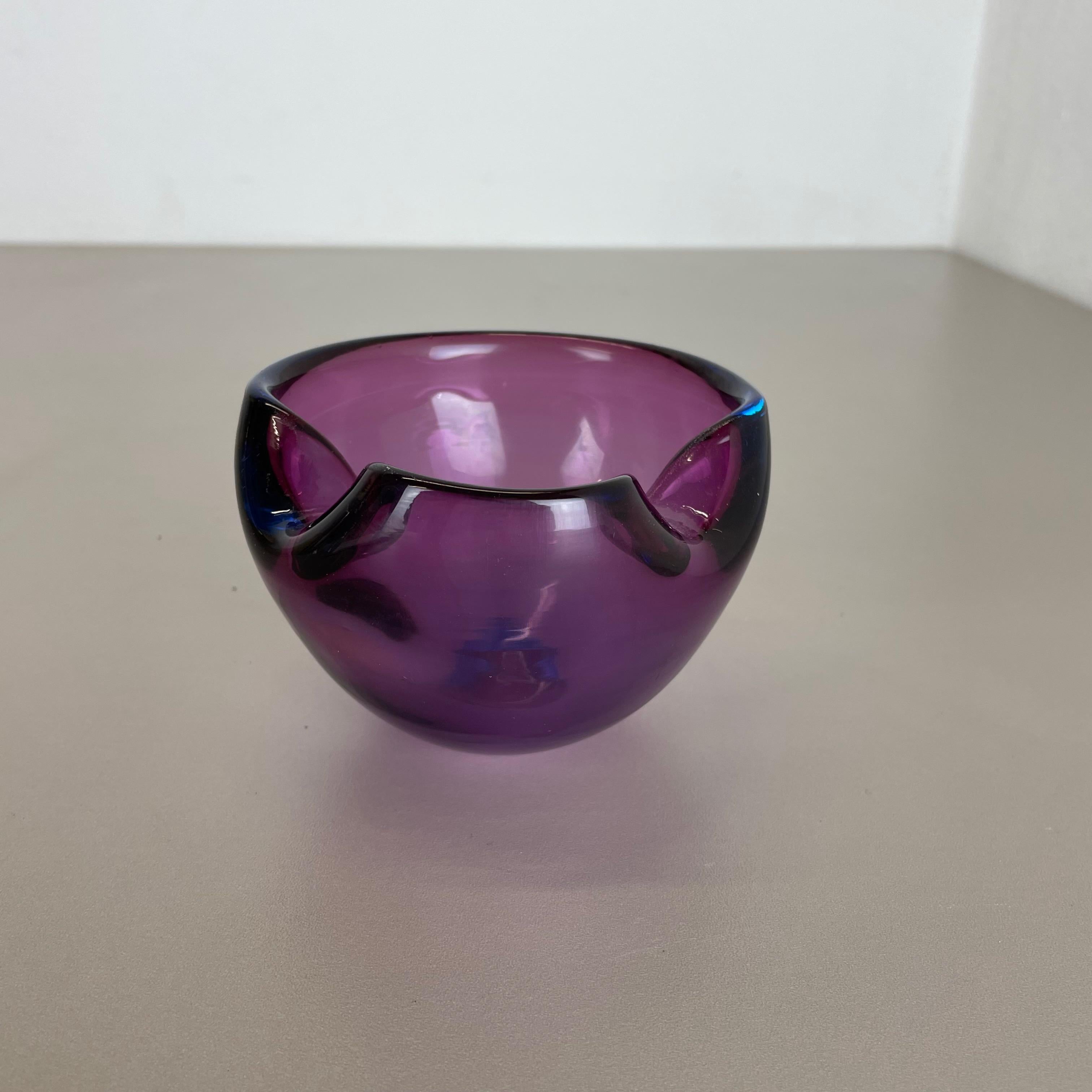 italien Cendrier en verre organique de Murano « violet » avec éléments en forme de coquille de bol, Murano, Italie, 1970 en vente