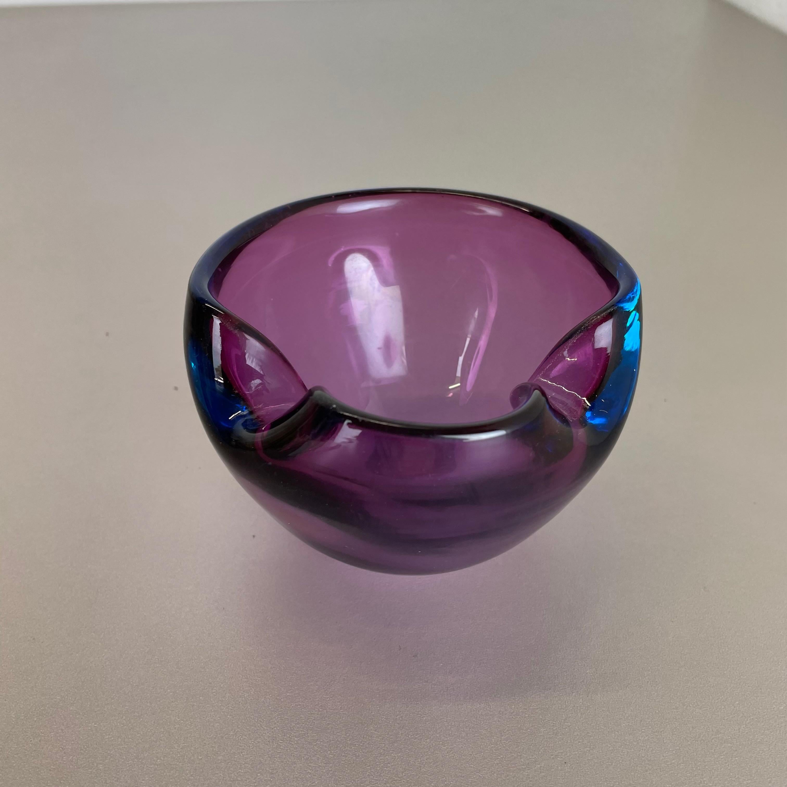 Cendrier en verre organique de Murano « violet » avec éléments en forme de coquille de bol, Murano, Italie, 1970 Bon état - En vente à Kirchlengern, DE