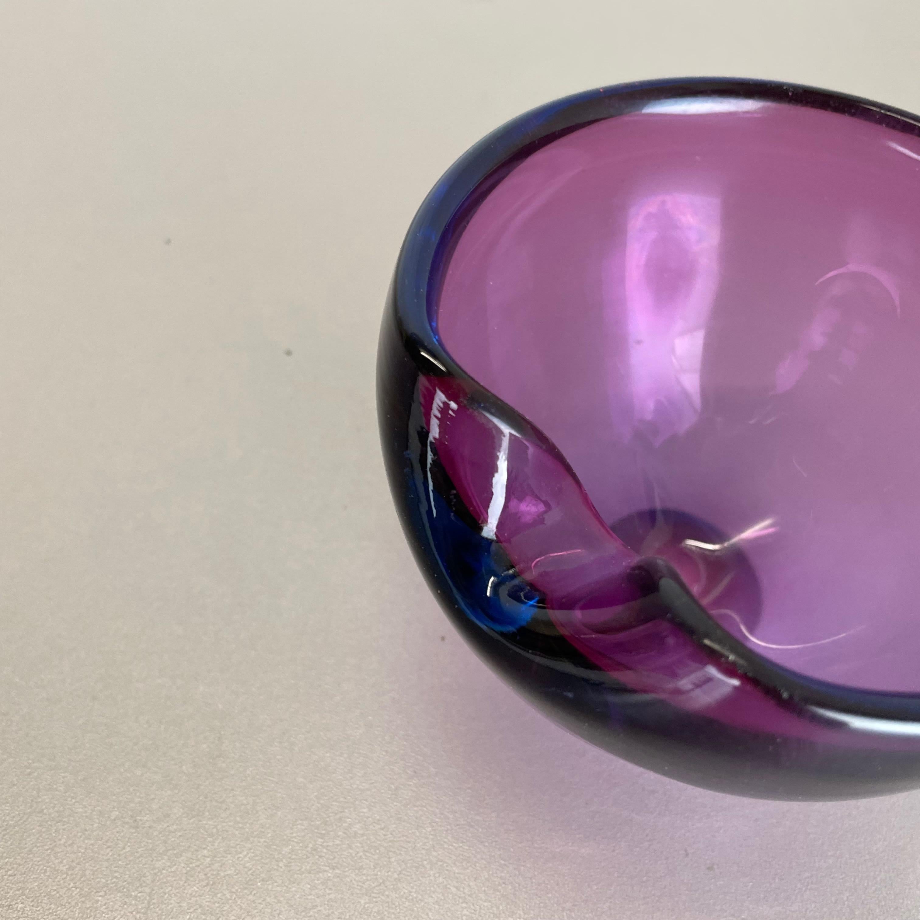 Verre de Murano Cendrier en verre organique de Murano « violet » avec éléments en forme de coquille de bol, Murano, Italie, 1970 en vente