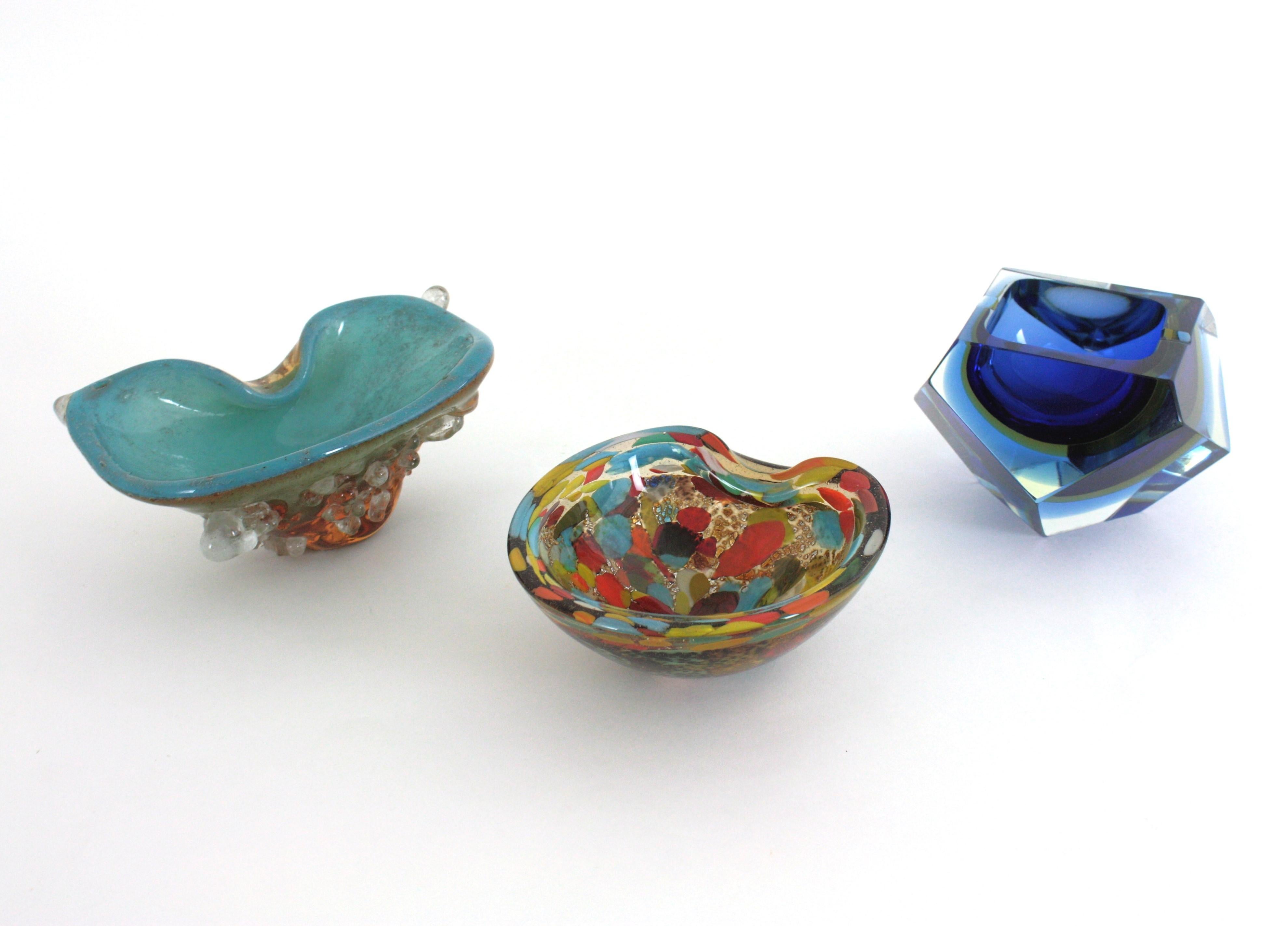 Cuenco orgánico de Murano en vidrio azul turquesa y ámbar con gotas de vidrio aplicadas, años 50 en venta 7