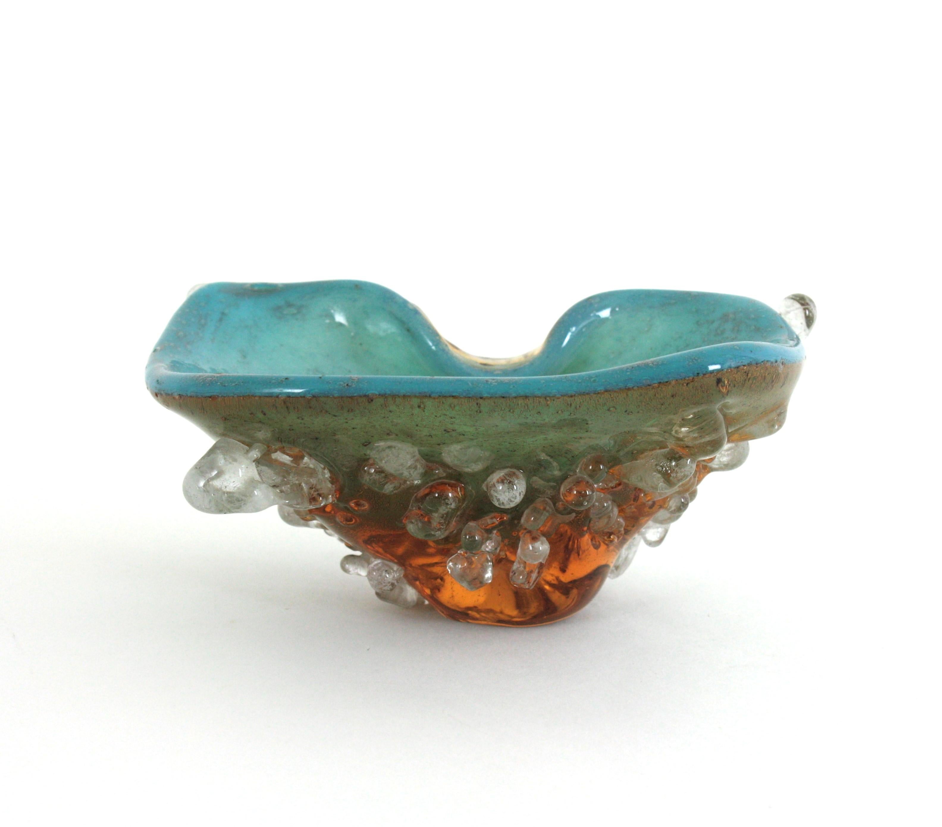 Cuenco orgánico de Murano en vidrio azul turquesa y ámbar con gotas de vidrio aplicadas, años 50 en Excelente estado para la venta en Barcelona, ES