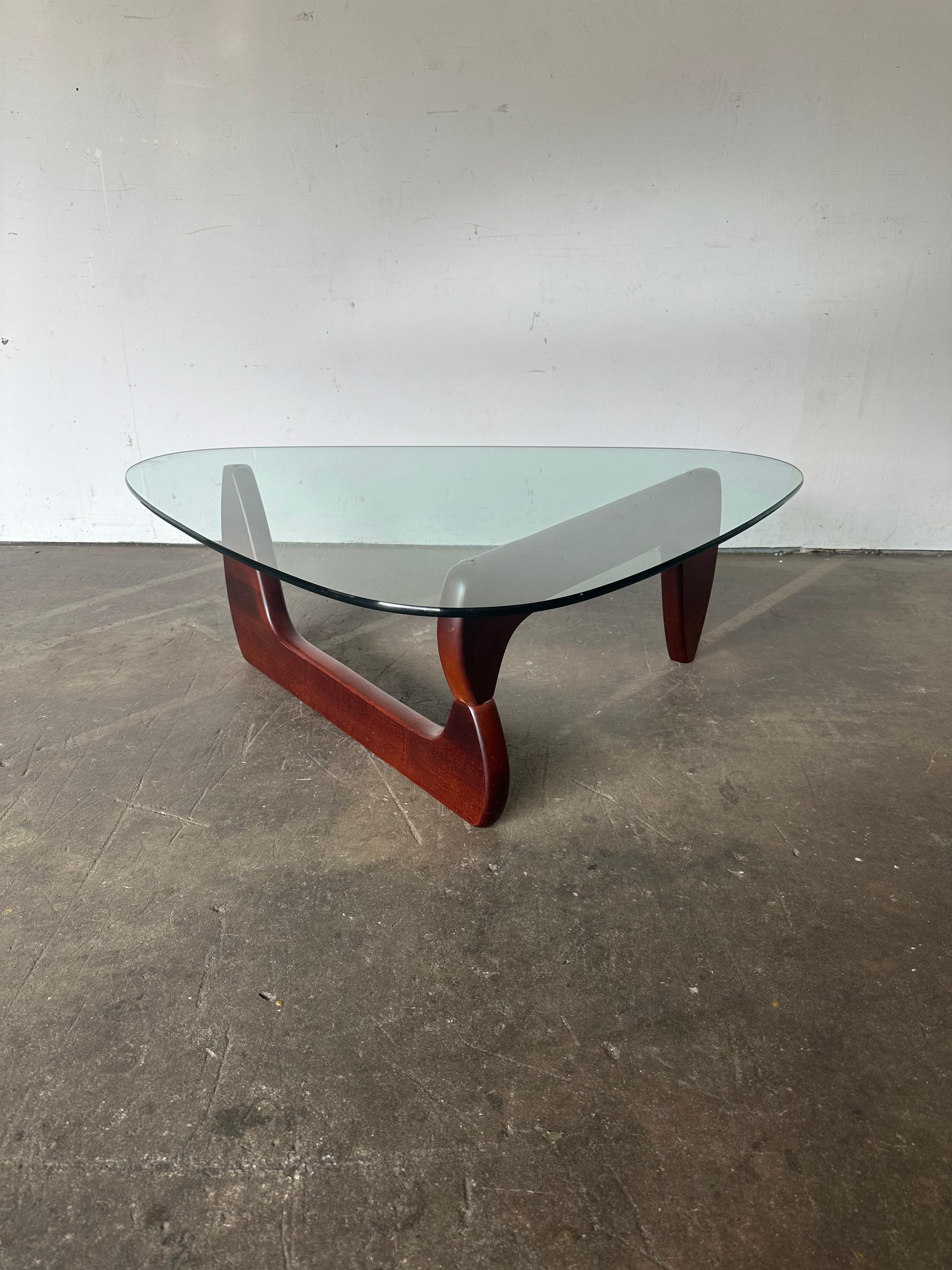 Mid-Century moderno Tavolino organico in stile Noguchi in ciliegio in vendita