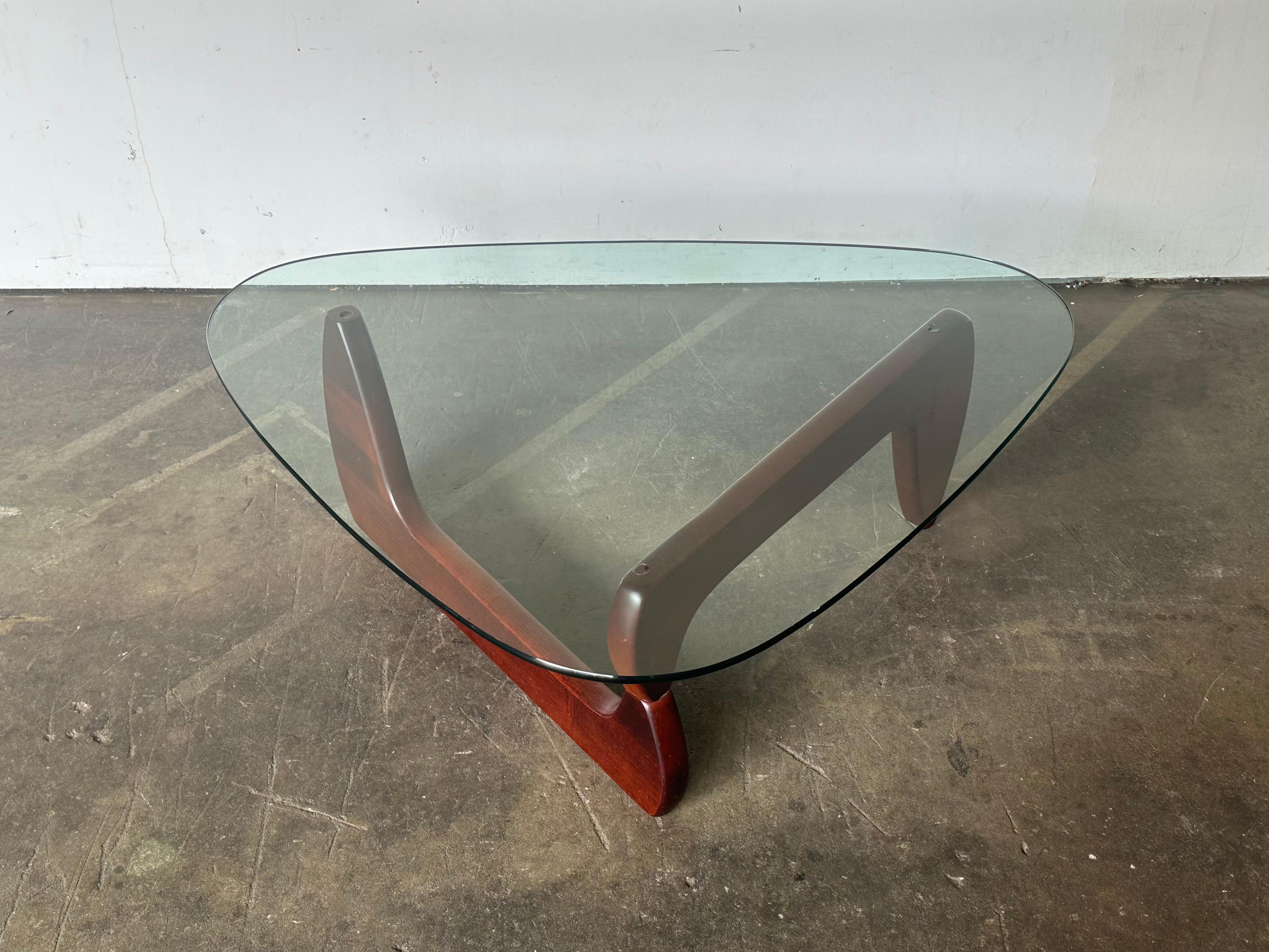 Tavolino organico in stile Noguchi in ciliegio in vendita 1