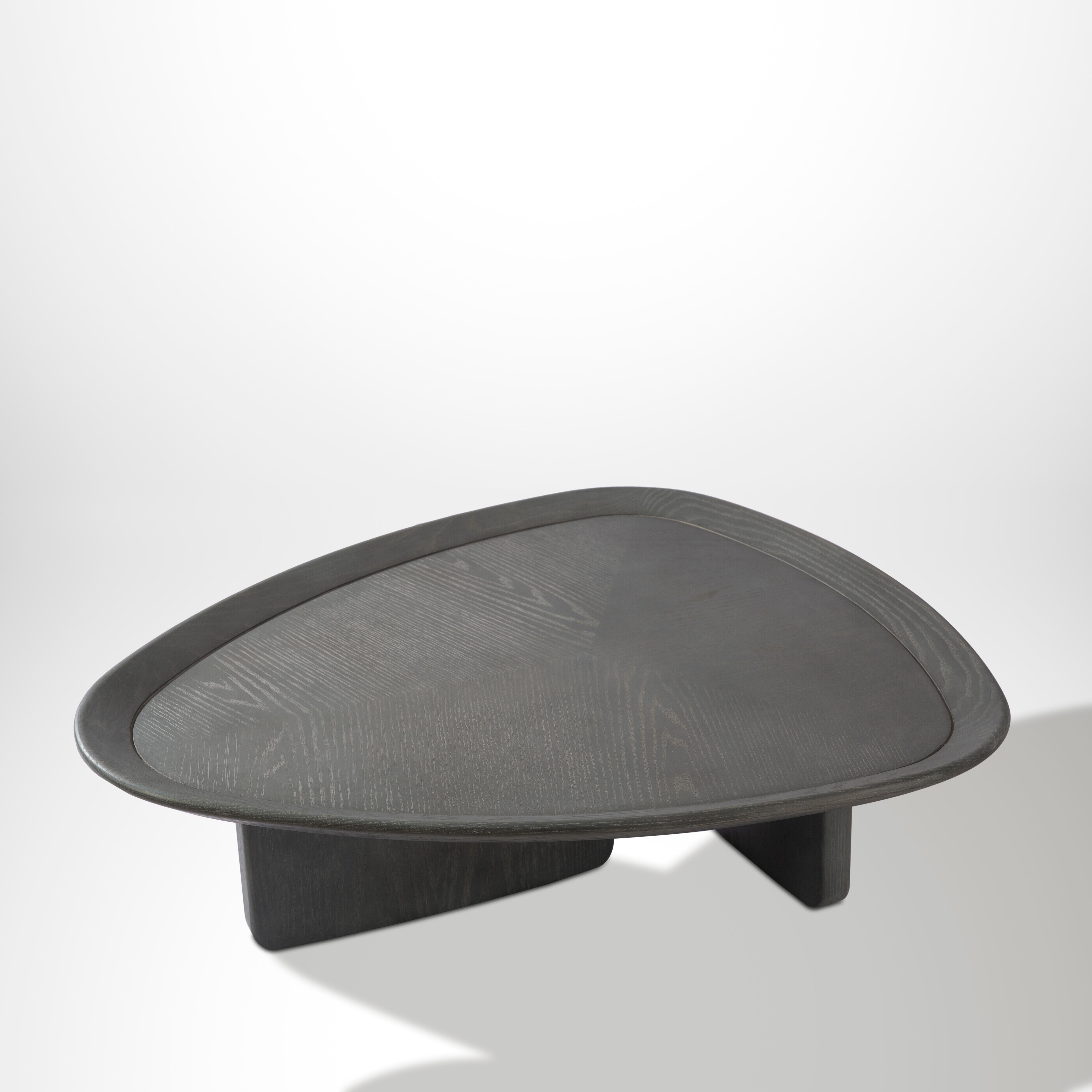 Moderne Ensemble de 2 tables basses en chêne organique avec bois naturel et couleur gris teinté en vente