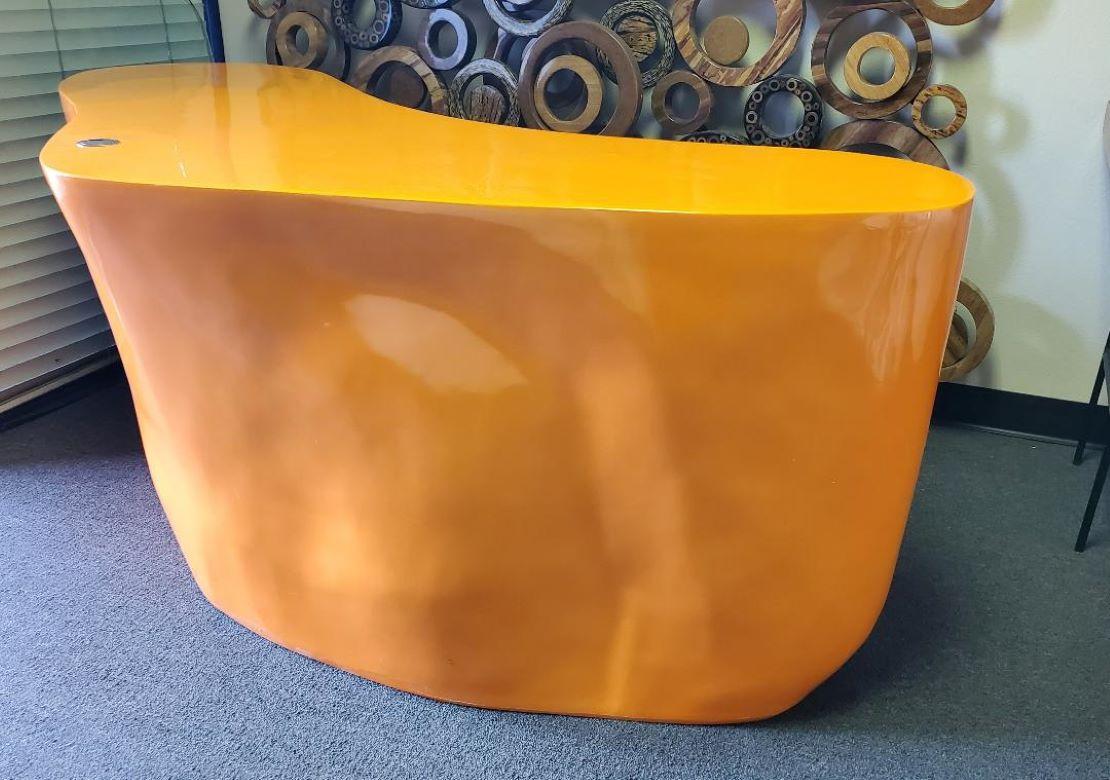 Bureau de style BAOBAB en fibre de verre orange organique attribué à Philippe Starck en vente 2