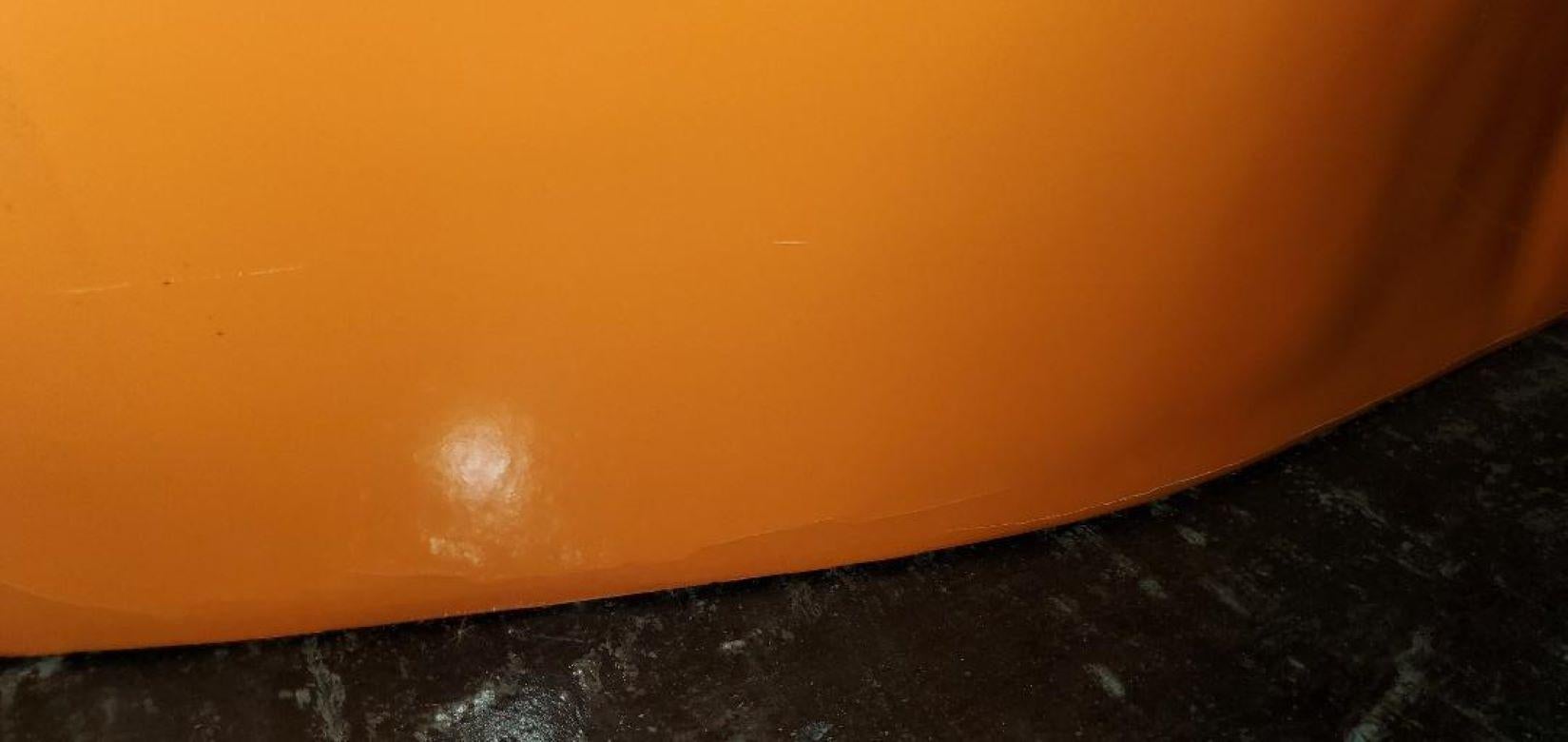 Bureau de style BAOBAB en fibre de verre orange organique attribué à Philippe Starck en vente 5