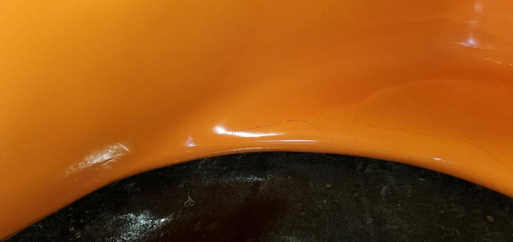 Bureau de style BAOBAB en fibre de verre orange organique attribué à Philippe Starck en vente 7