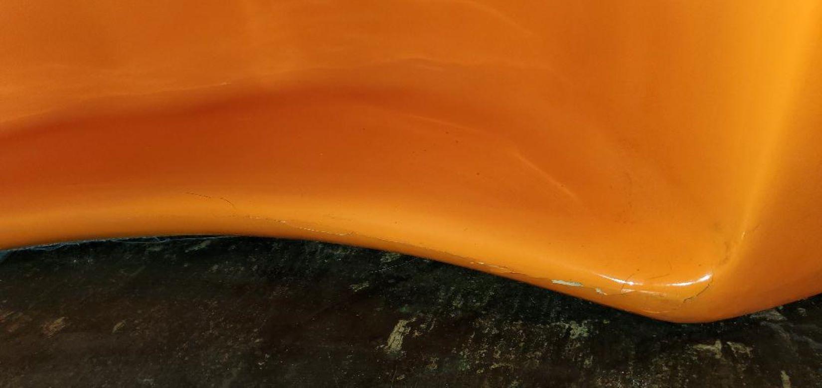 Bureau de style BAOBAB en fibre de verre orange organique attribué à Philippe Starck en vente 8