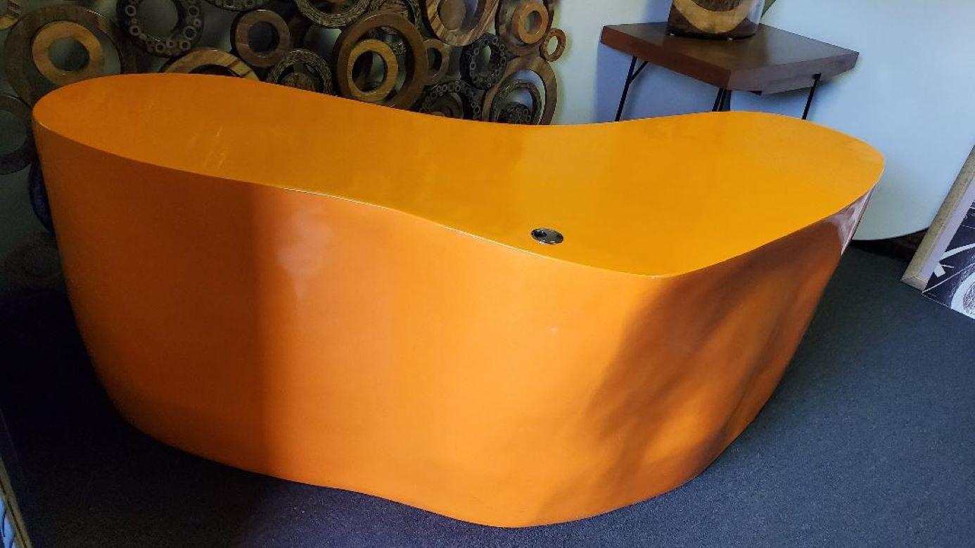 Fibre de verre Bureau de style BAOBAB en fibre de verre orange organique attribué à Philippe Starck en vente