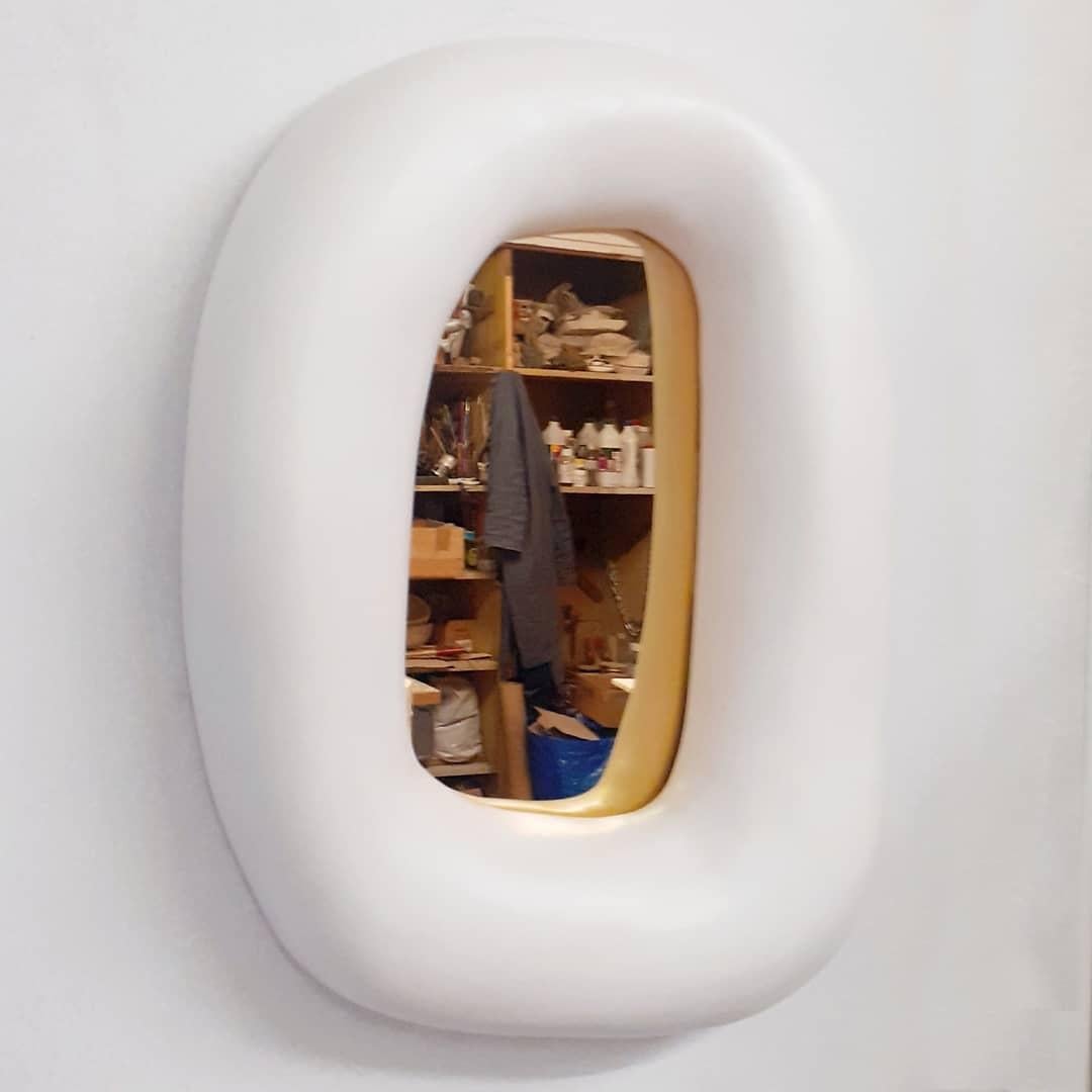 Organischer Ovaler Form Glänzende Keramische Flüssige Kunst Skulpturaler Spiegel von Elsa Foulon im Angebot 2