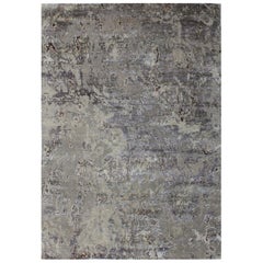 Tapis abstrait et organique noué à la main en laine et soie gris argenté et beige, fait sur mesure