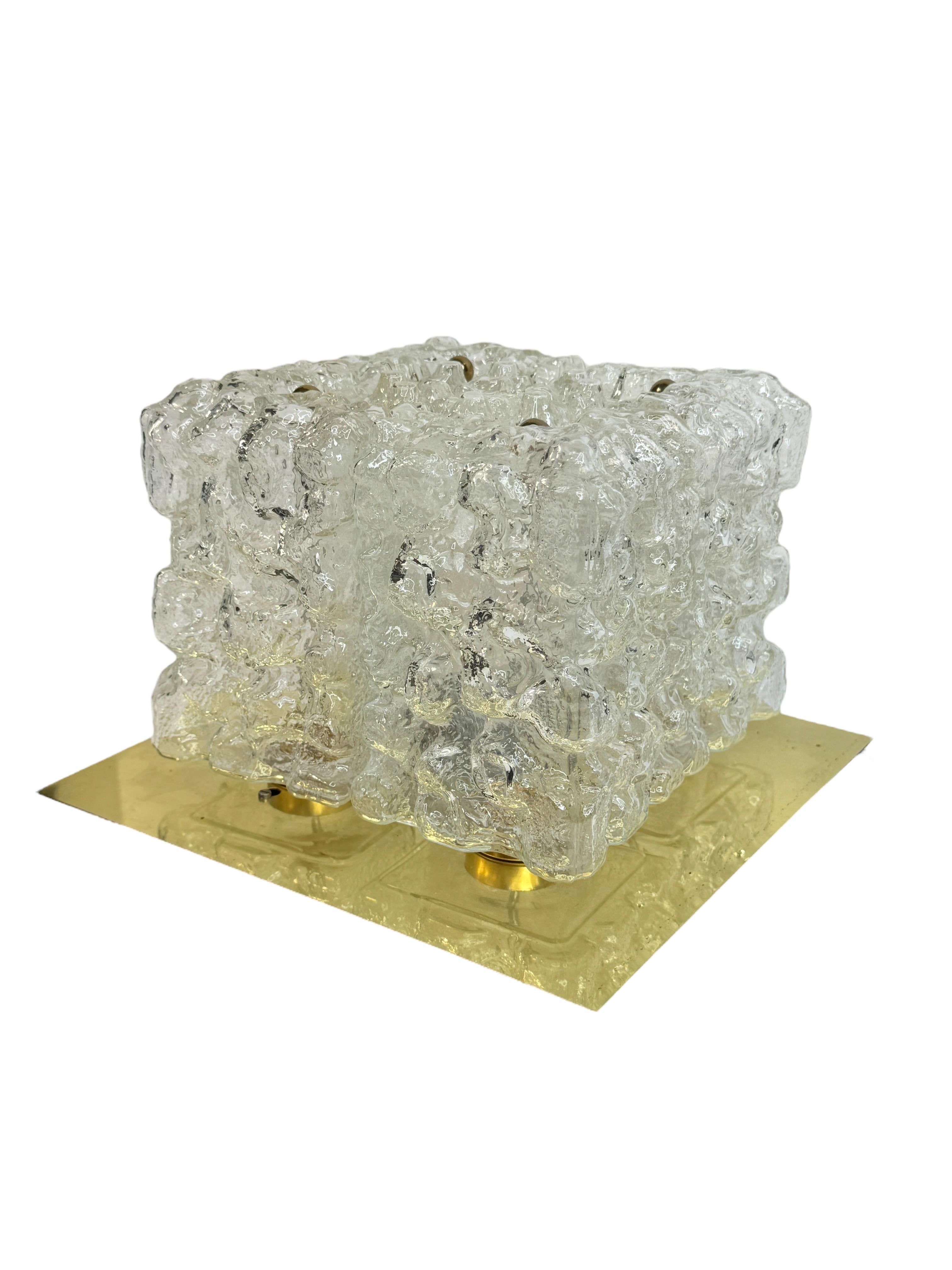 Plafón empotrable Limburg de latón y cubo de cristal con motivos orgánicos, años 70 en venta 1