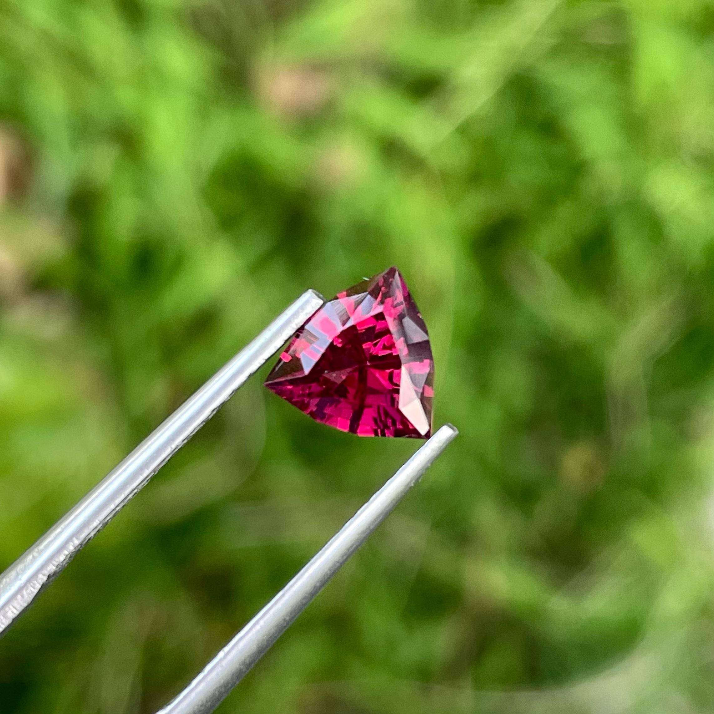 Weight 1.40 carats 
Dimensions 7.6 x 7.5 x 3.85 mm
Treatment None 
Origin Madagascar 
Clarity VVS (Very, Very Slightly Included)
Shape Triangular 
Cut Trilliant 


Discover the allure of a captivating Pinkish Red Rhodolite Garnet, a 1.40-carat