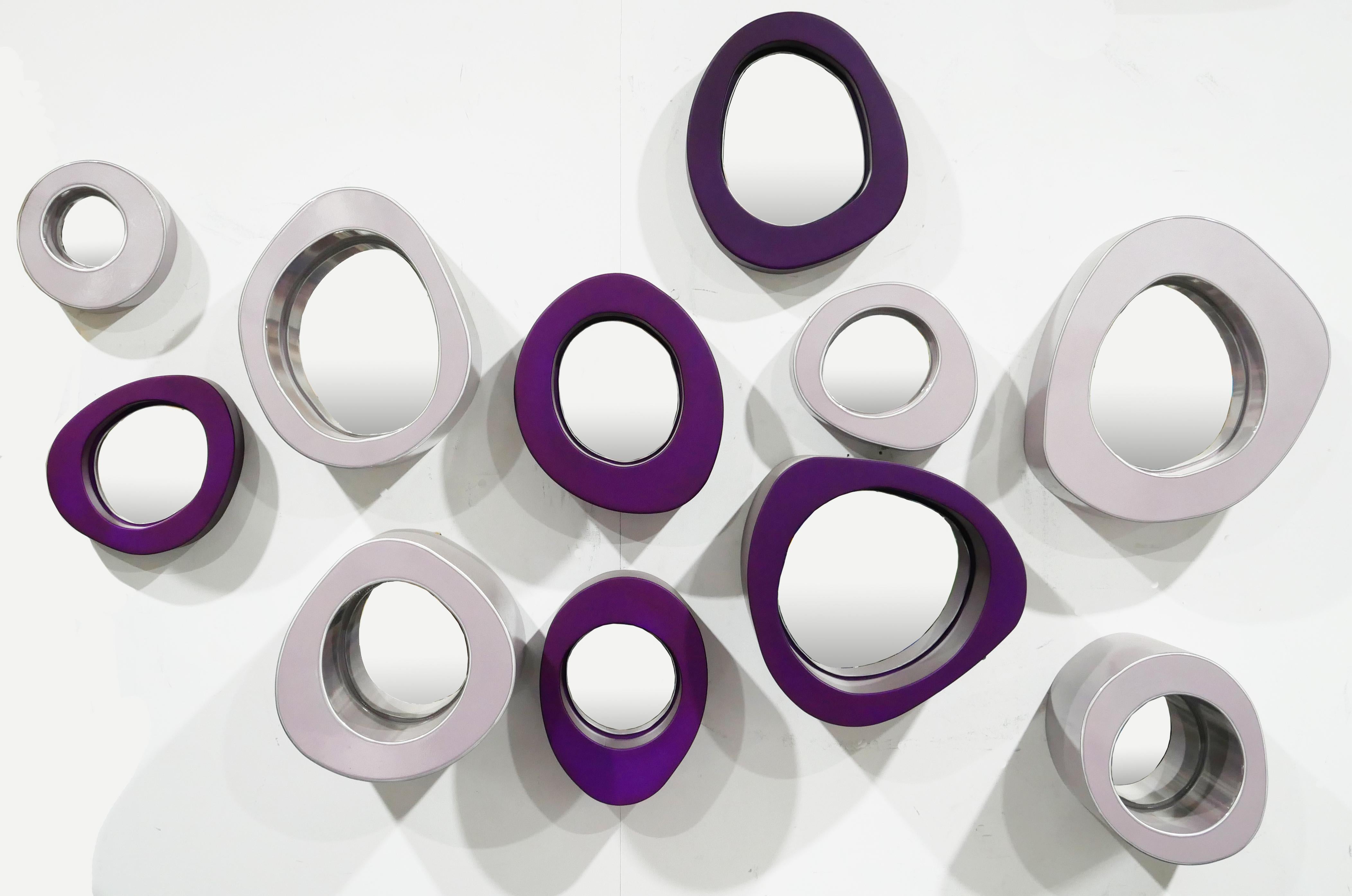 Set de miroirs Organic Portales by Bert Furnari

Aluminium peint par poudrage

Ensemble de 11 miroirs

Les dimensions varient de 15