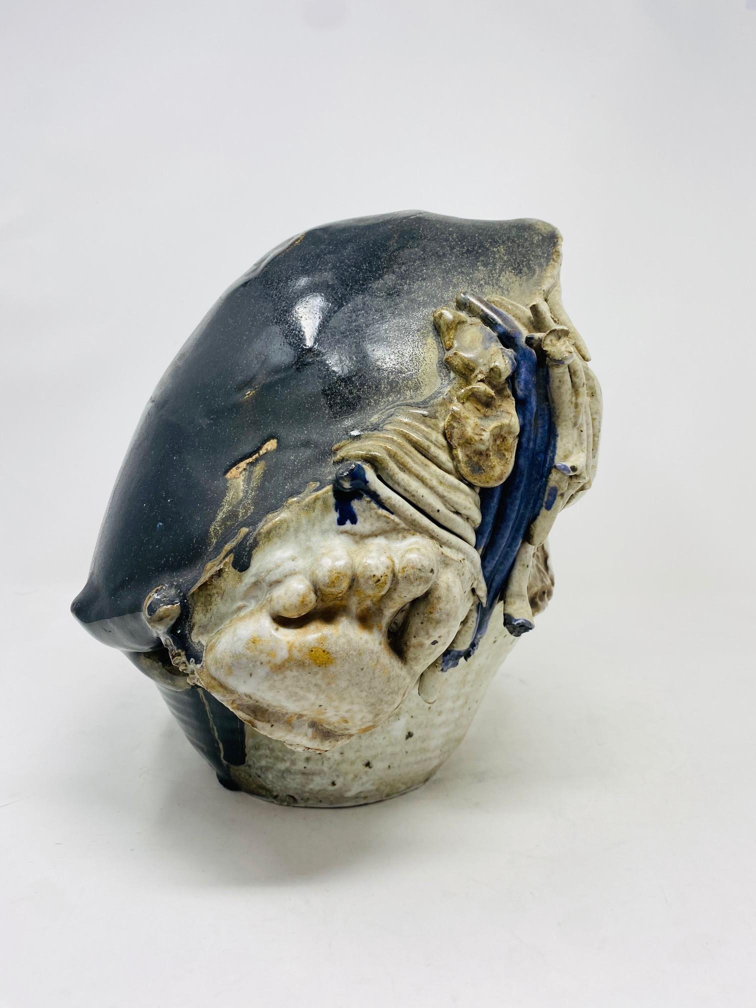 Surrealistische Keramik-Skulptur der Organischen Postmoderne (Handgefertigt) im Angebot