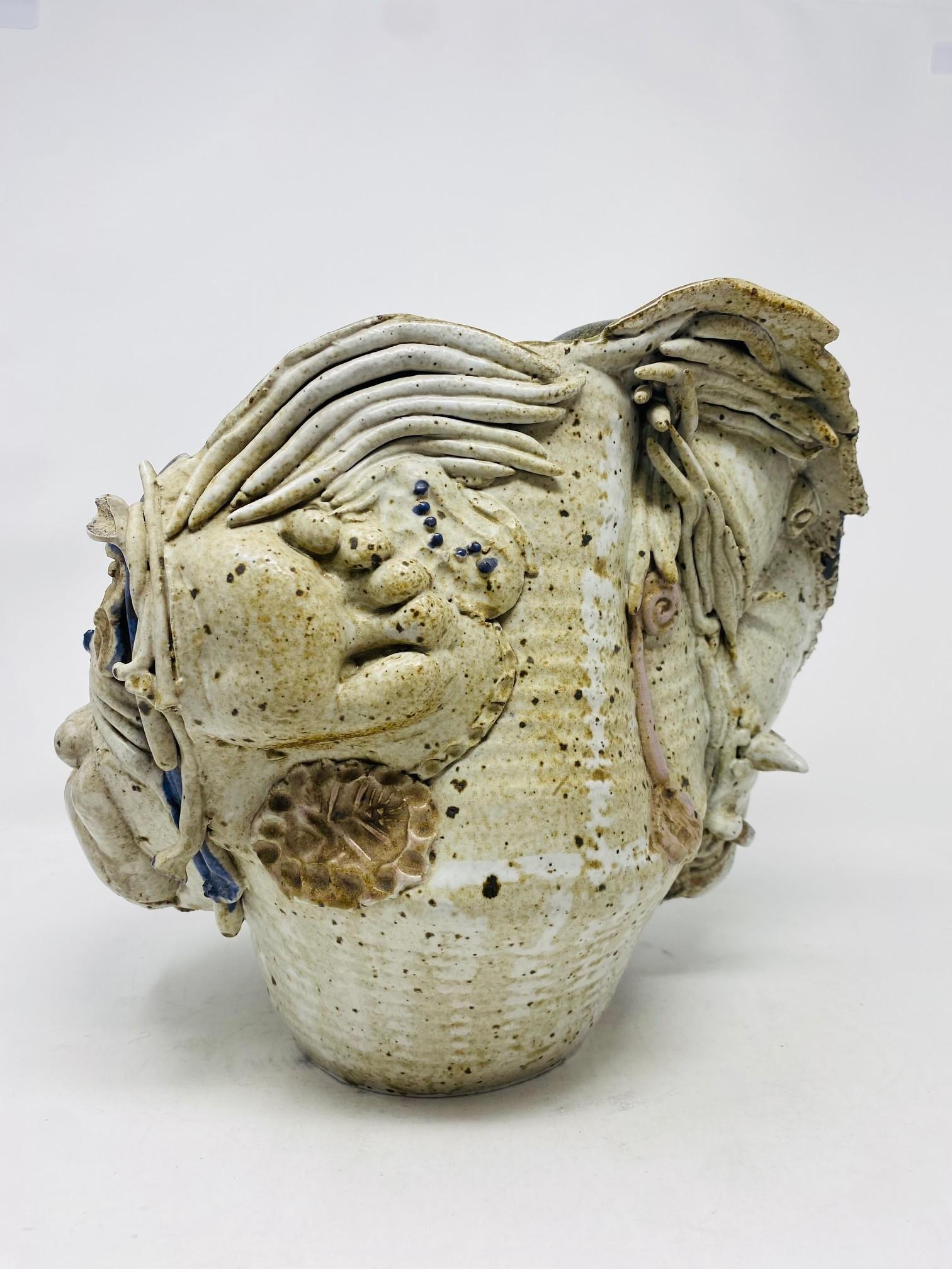 Surrealistische Keramik-Skulptur der Organischen Postmoderne (20. Jahrhundert) im Angebot
