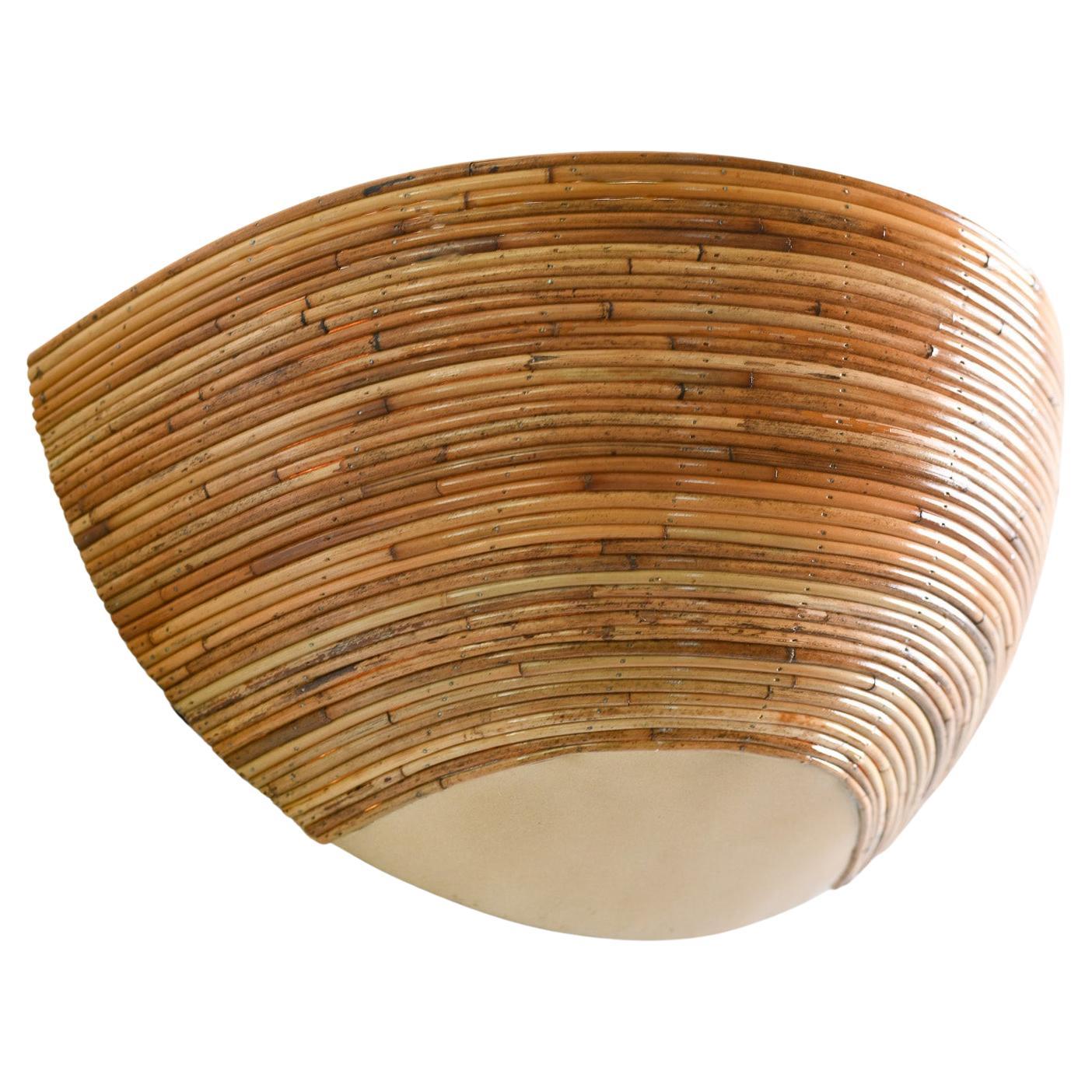 Améliorez l'ambiance de votre espace avec les appliques murales Half Dome Organic Rattan. Fabriquées en rotin de qualité supérieure, ces appliques confèrent une touche rustique et élégante à tout espace. Avec un clin d'œil à la durabilité, ces