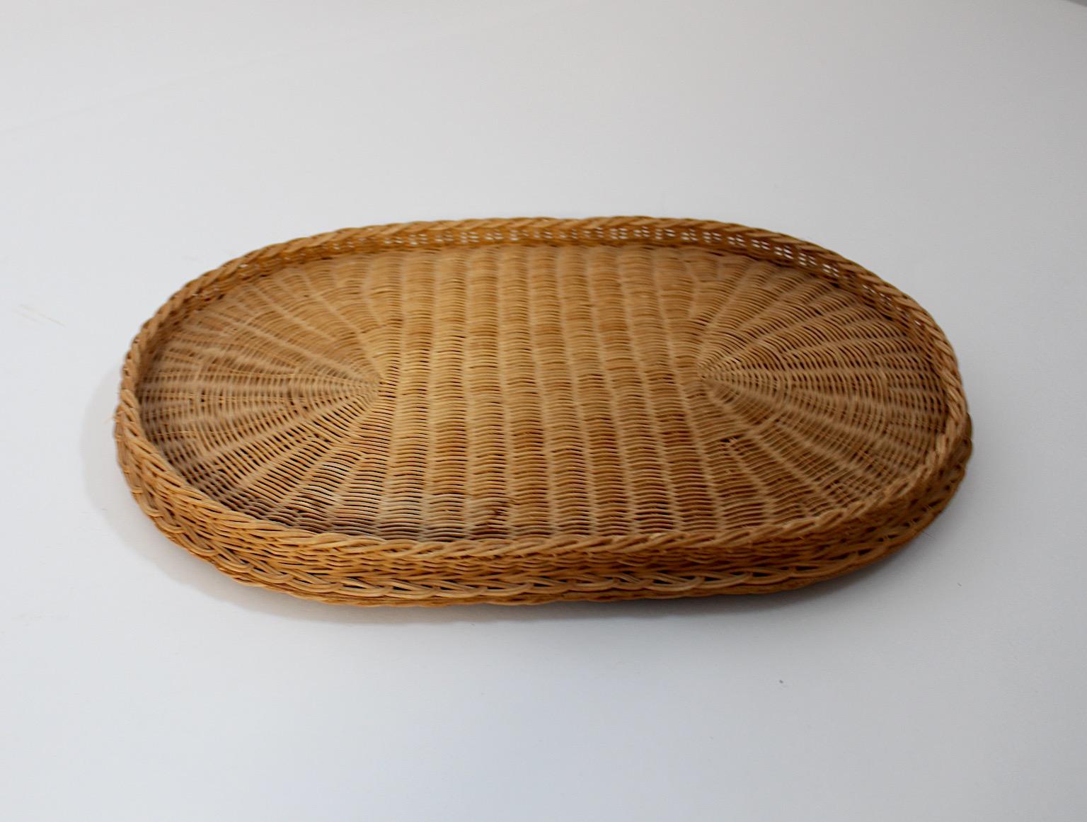 Organic Rattan Vintage Side Table Tray Table Elephant 1970s  For Sale 5