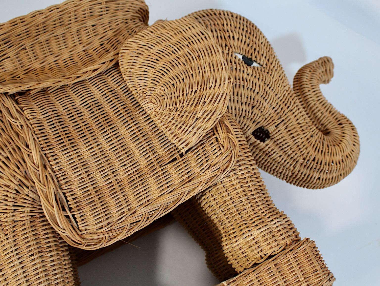 Organic Rattan Vintage Side Table Tray Table Elephant 1970s  For Sale 7