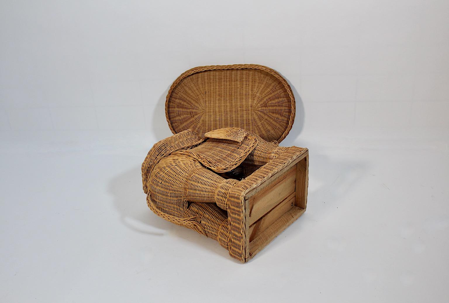 Organic Rattan Vintage Side Table Tray Table Elephant 1970s  For Sale 4