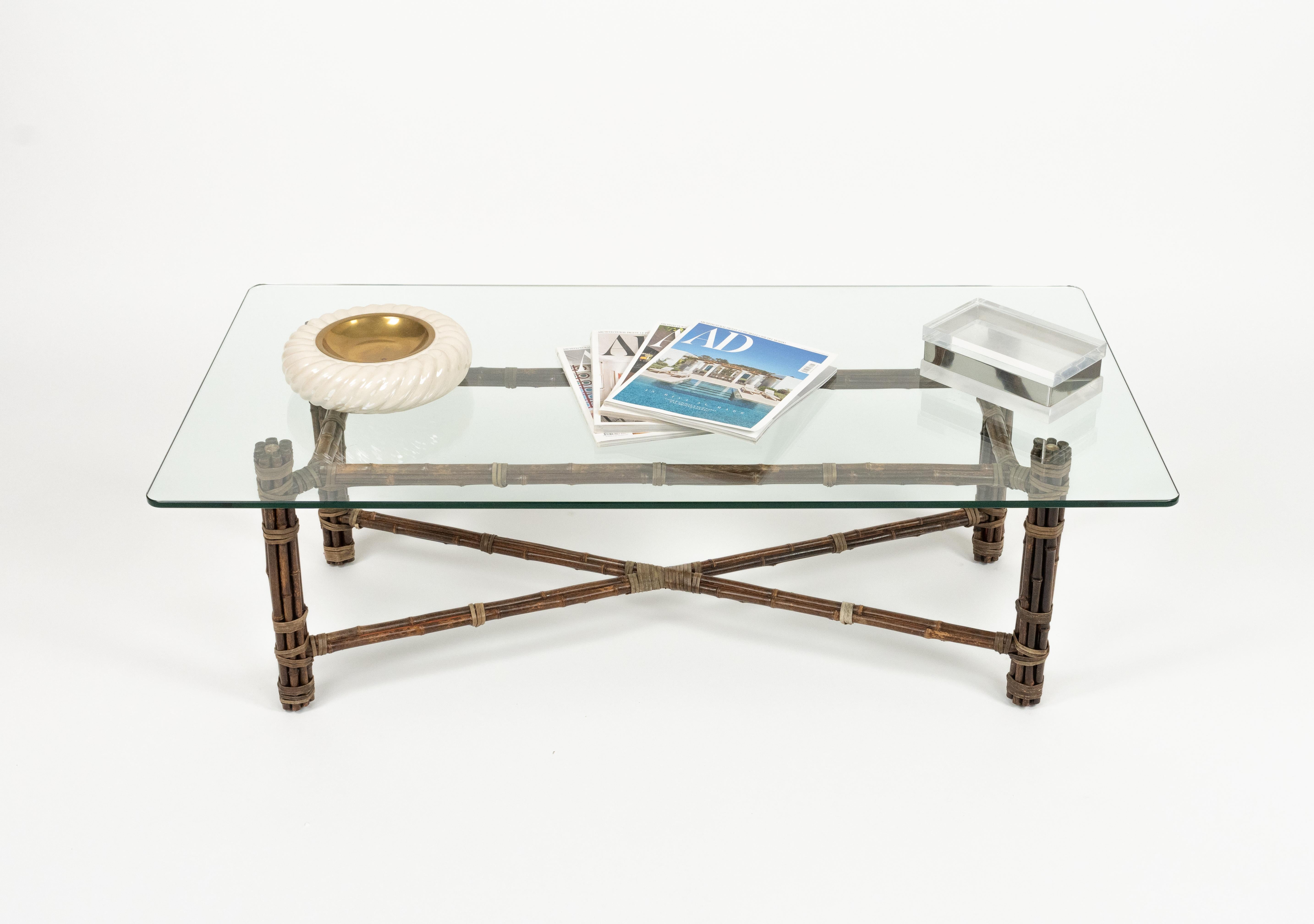 Table basse rectangulaire en bambou, cuir et verre par McGuire, 1970 en vente 3