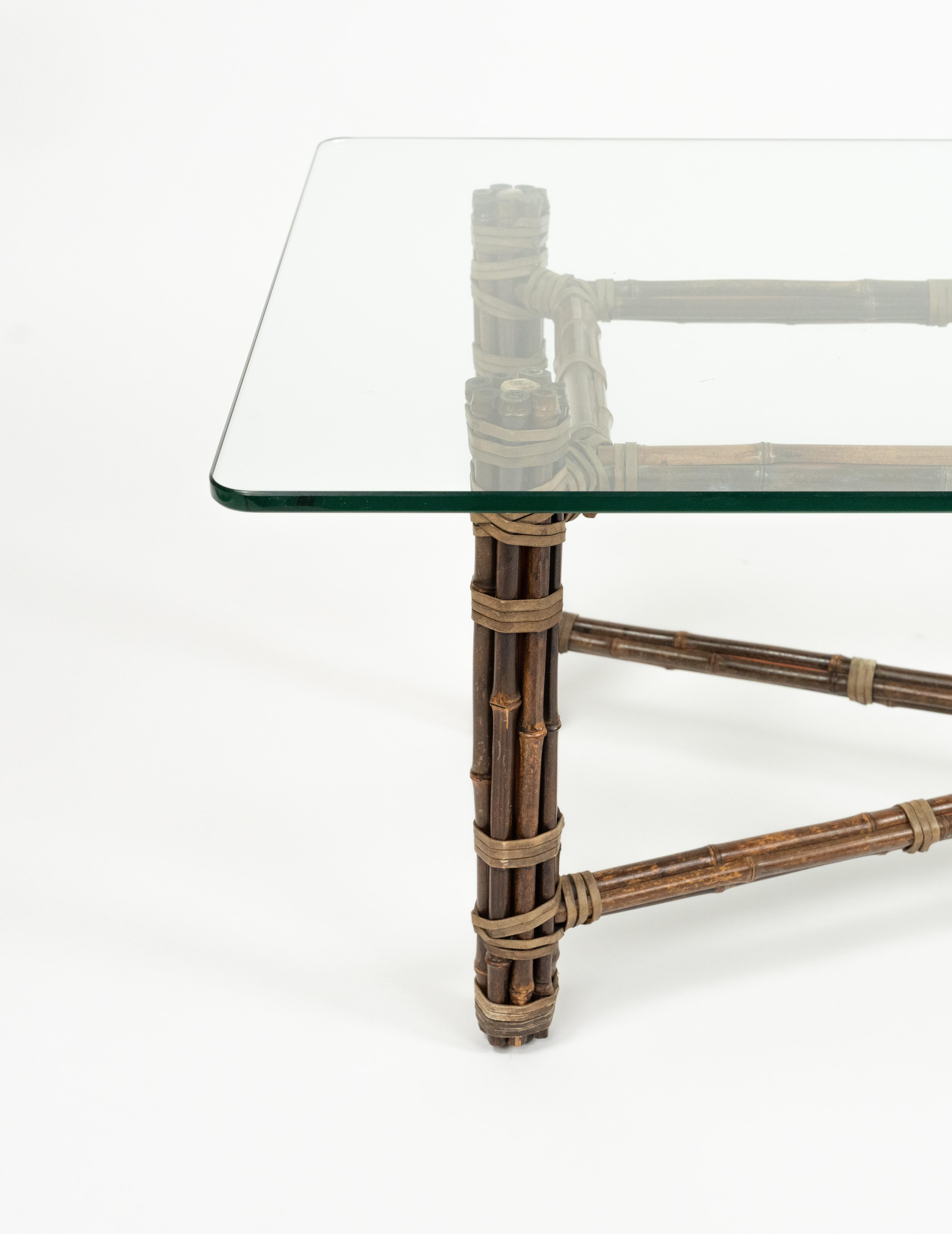 Table basse rectangulaire en bambou, cuir et verre par McGuire, 1970 en vente 7