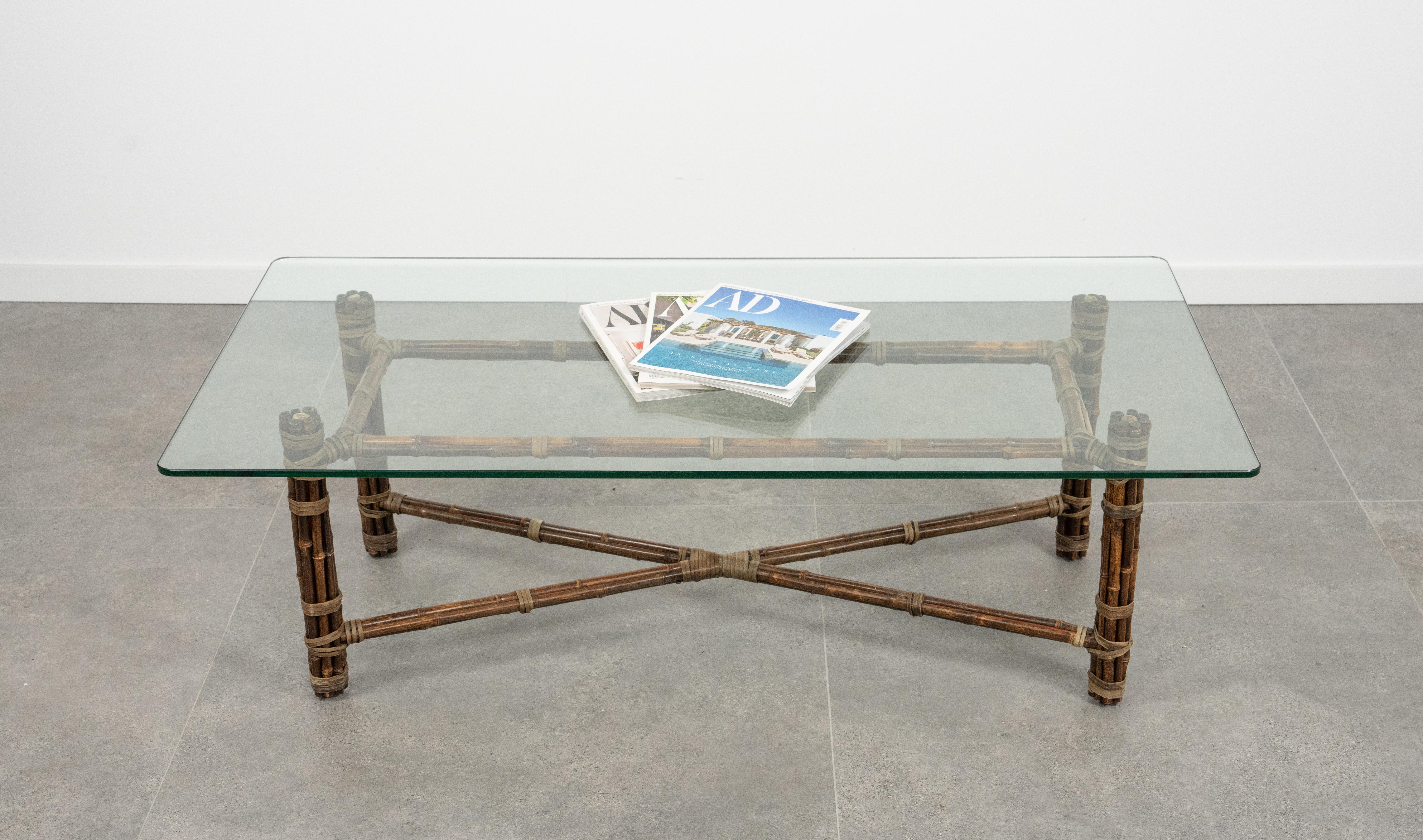 Table basse rectangulaire en bambou, cuir et verre par McGuire, 1970 en vente 12