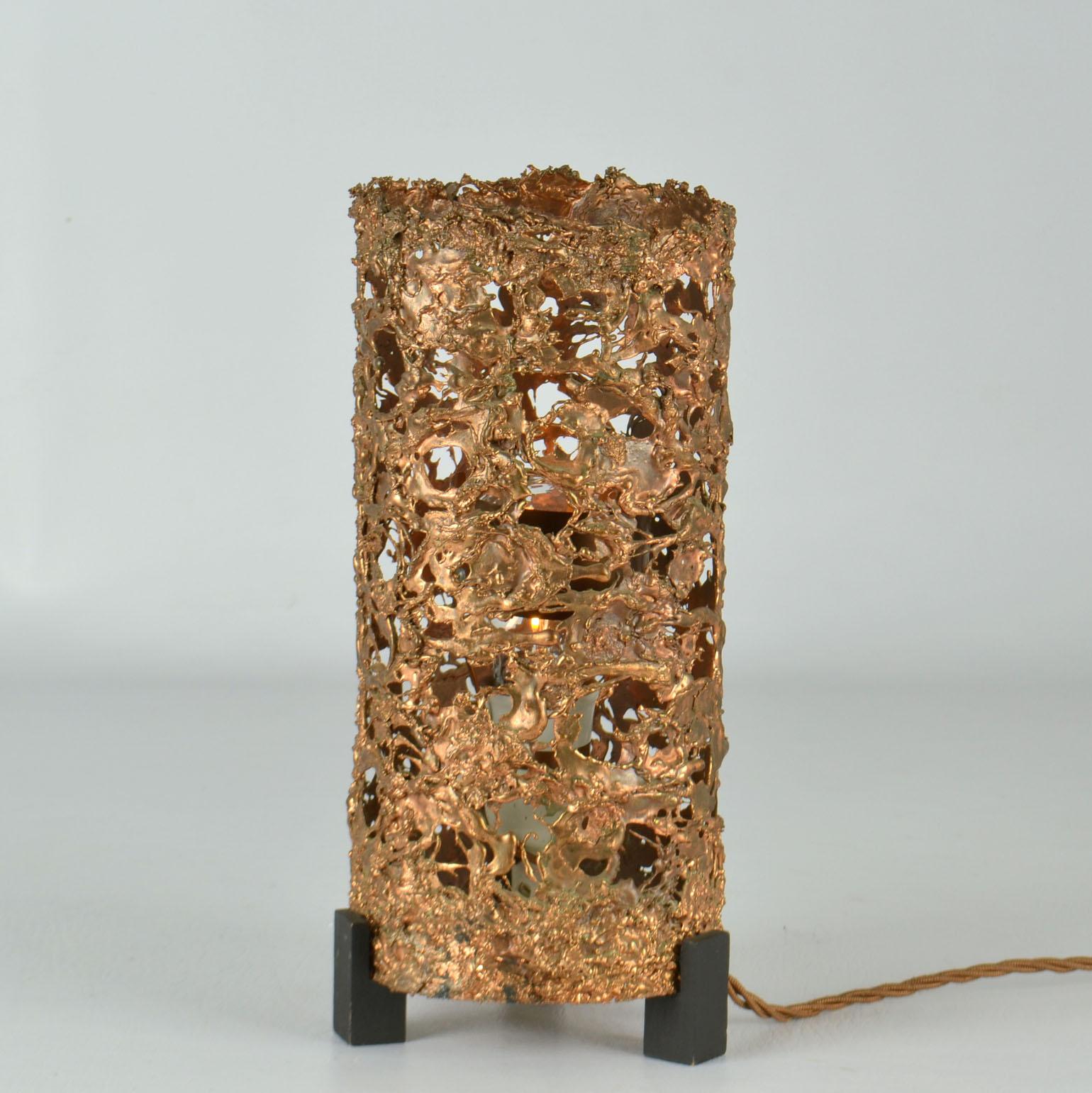 Organic Relief Copper Table Lamp by Aimo Tukiainen Finland, 1960's In Excellent Condition For Sale In London, GB