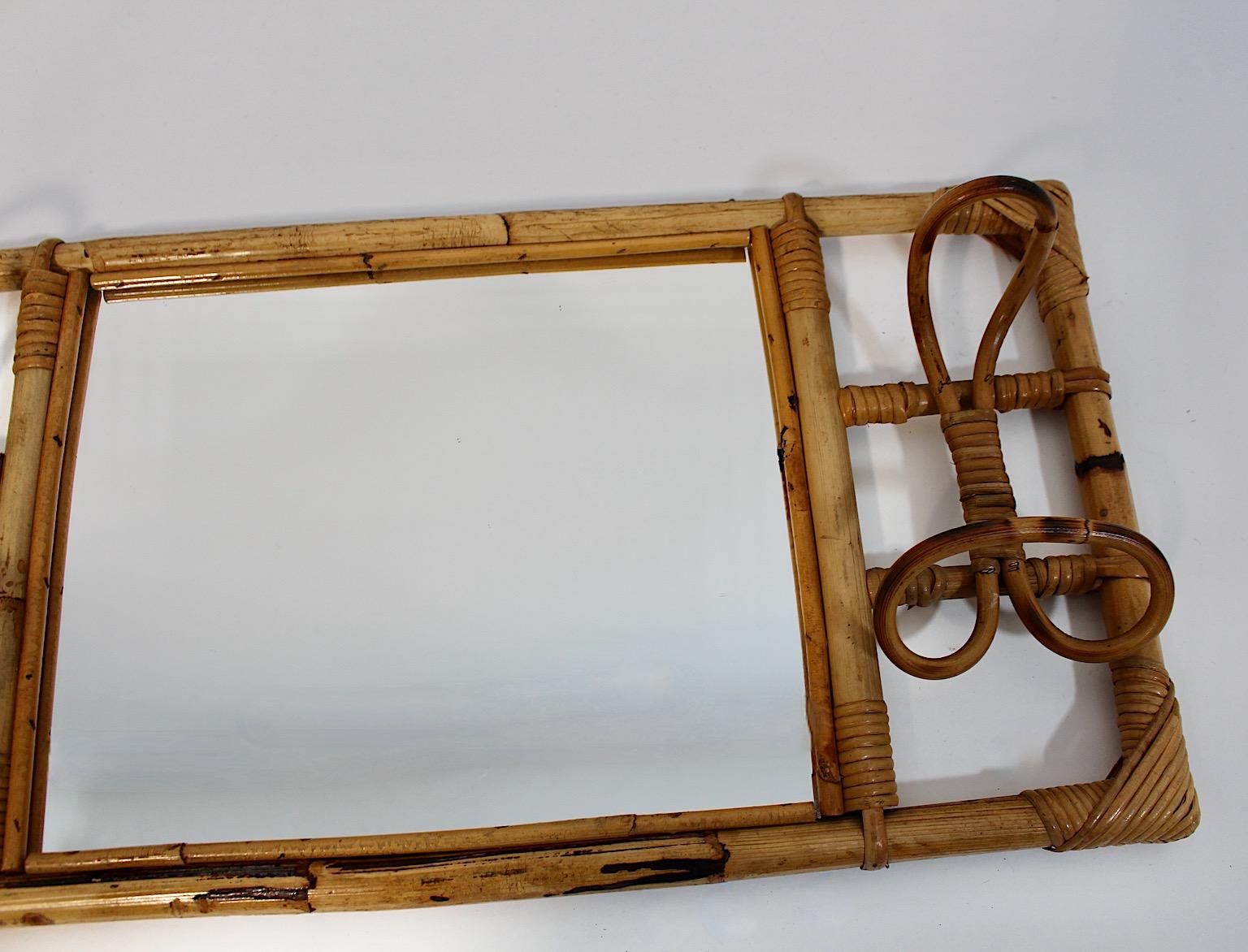 Organic Riviera Style Bamboo Rattan Rectangular Wall Mirror Coat Hooks, 1950s In Good Condition For Sale In Vienna, AT