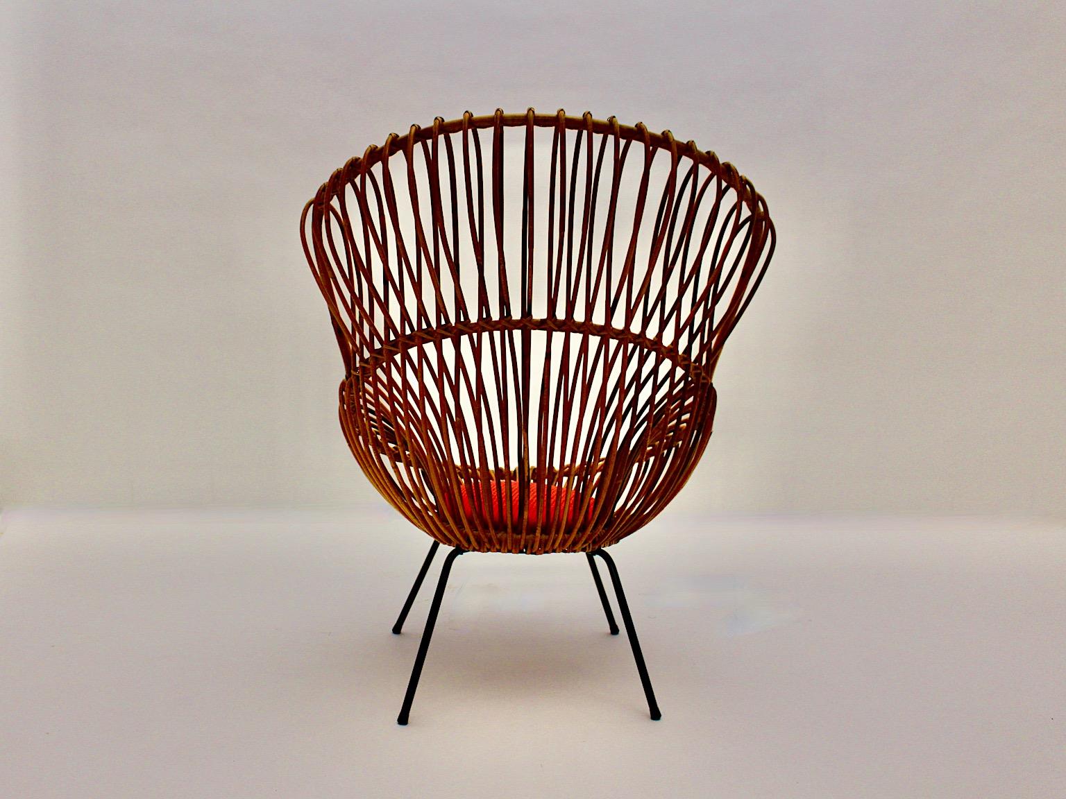 Organic Riviera Style Vintage Rattan Lounge Chair Franco Albini 1950s Italy For Sale 4