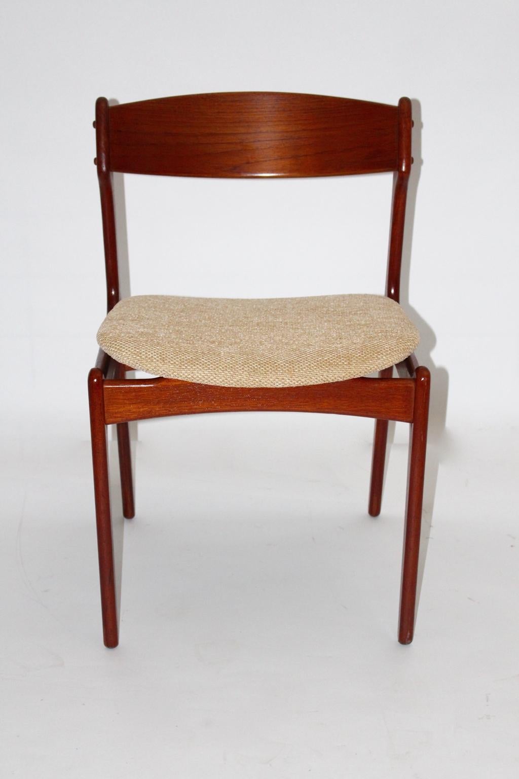 Danois Six chaises de salle à manger en teck brun de style scandinave moderne et organique Erik Buch, années 1960 en vente
