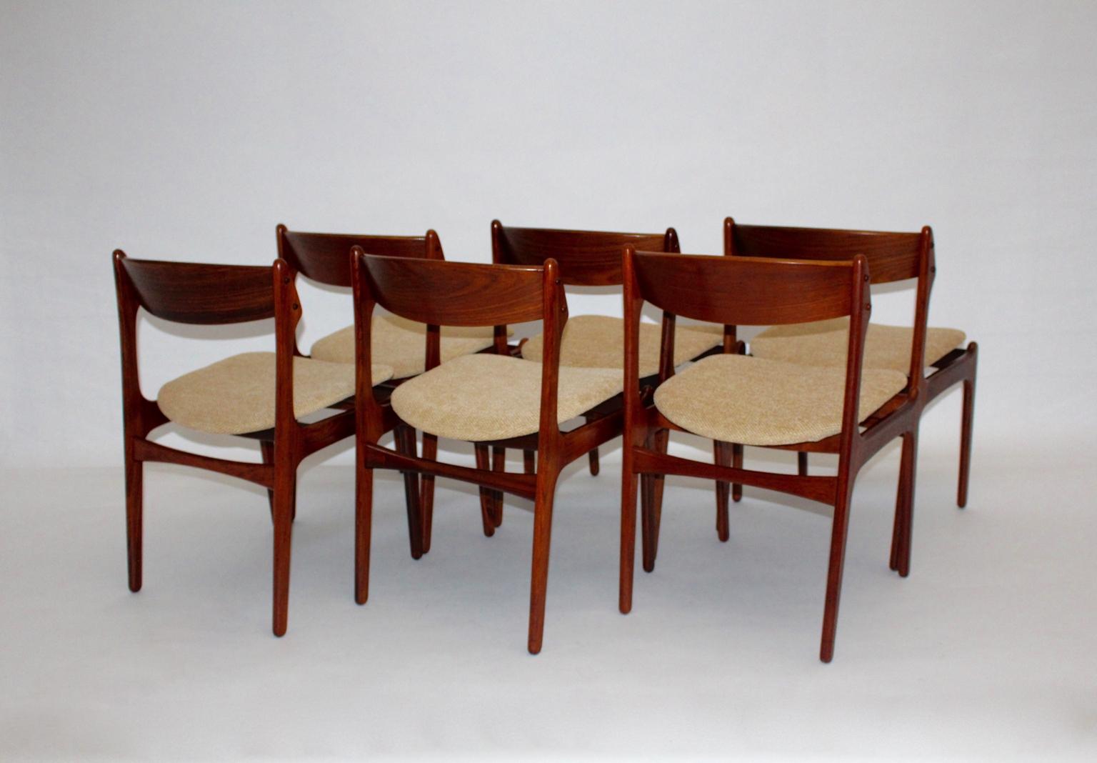 Six chaises de salle à manger en teck brun de style scandinave moderne et organique Erik Buch, années 1960 en vente 1