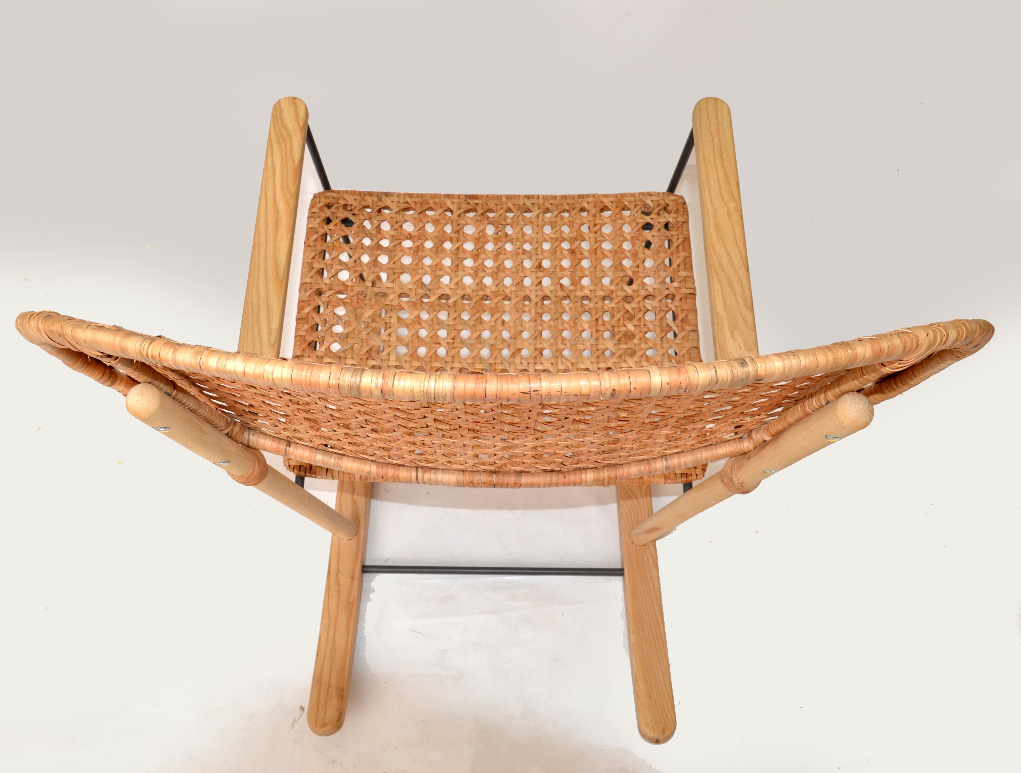 Organique Fauteuil à bascule scandinave organique en frêne massif, acier et rotin naturel 1999 en vente