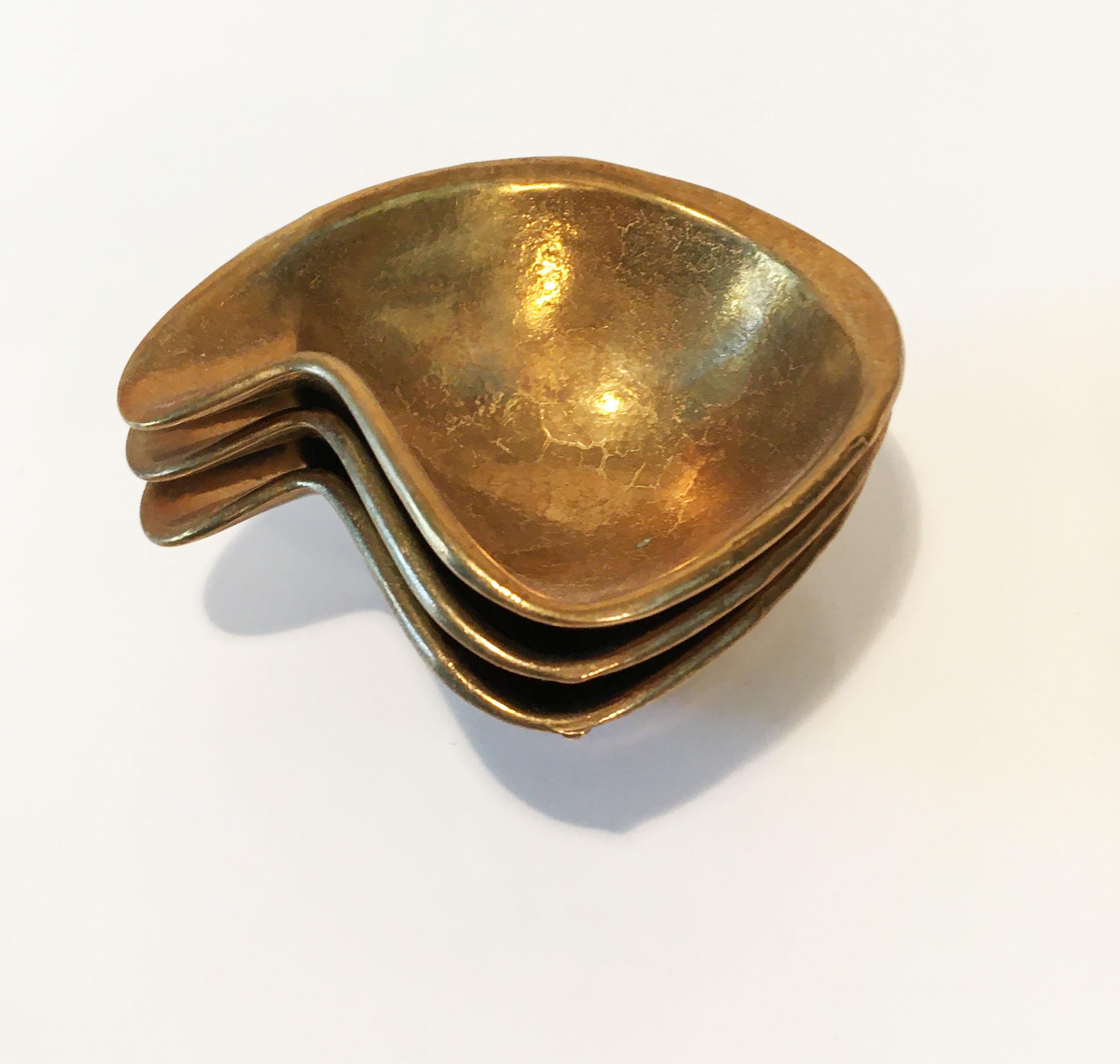 Organic Sculpted Vintage Brass Nesting Ashtrays Set of Three, Austria, 1950s 7