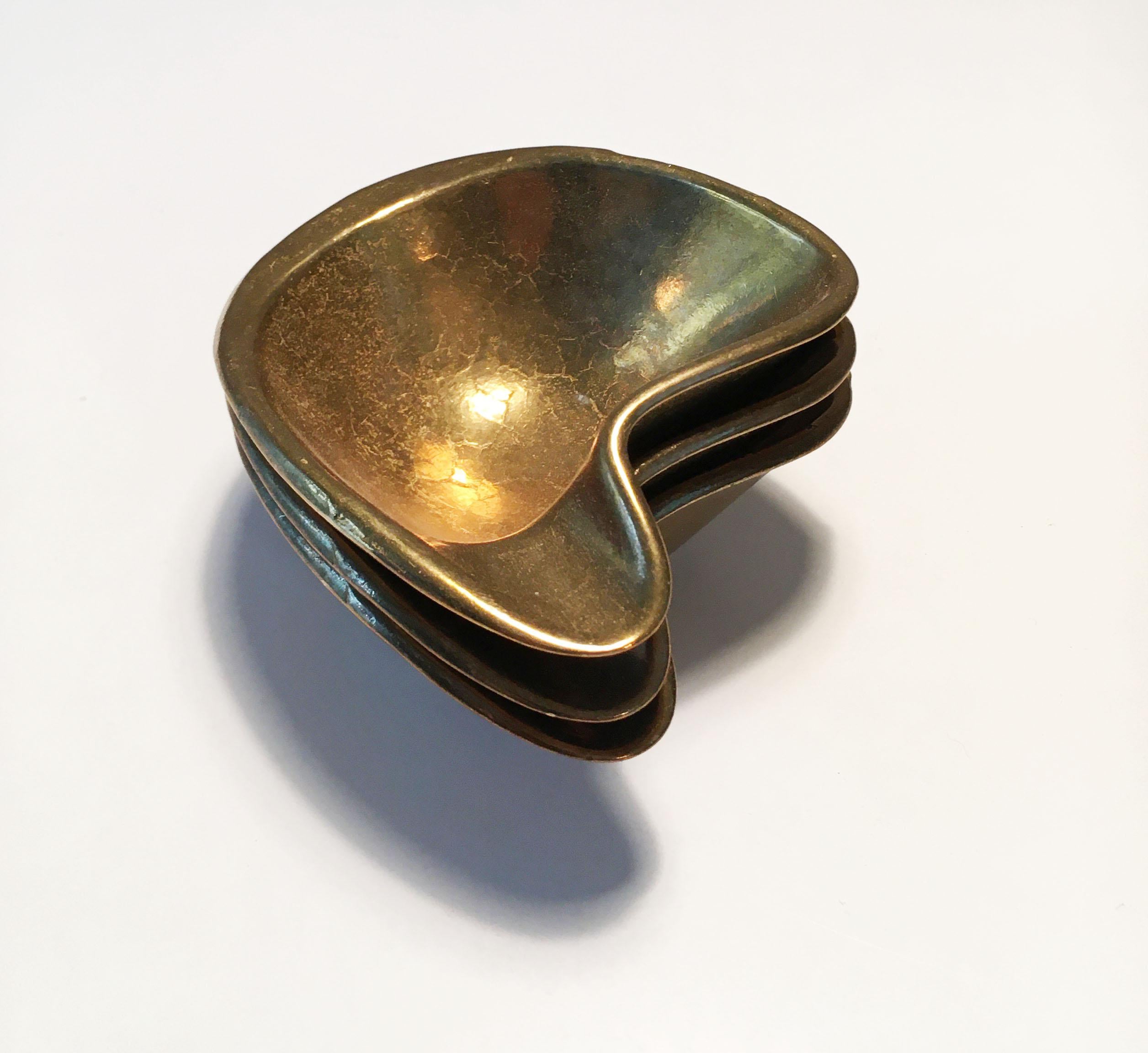 Mid-Century Modern Organic Sculpted Vintage Brass Nesting Ashtrays Set of Three, Austria, 1950s