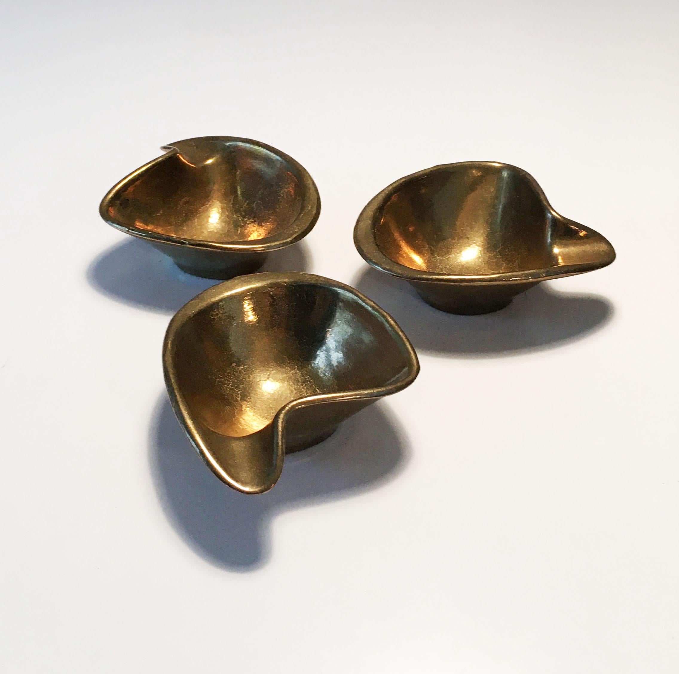 Organic Sculpted Vintage Brass Nesting Ashtrays Set of Three, Austria, 1950s 1