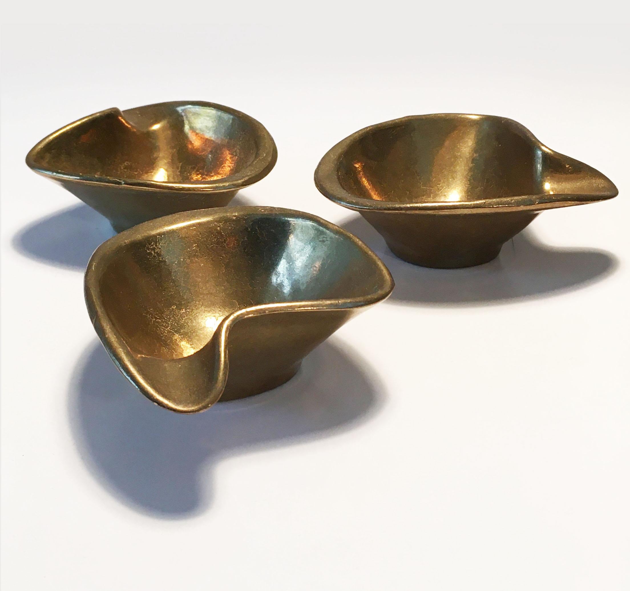 Organic Sculpted Vintage Brass Nesting Ashtrays Set of Three, Austria, 1950s 2