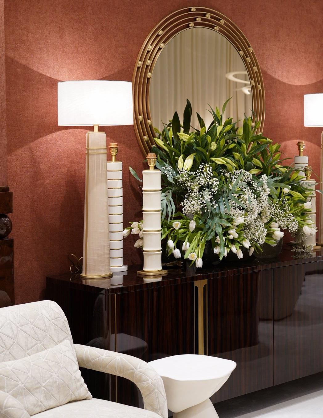 Fait main Table d'appoint organique sculpturale en plâtre mat JLC en vente