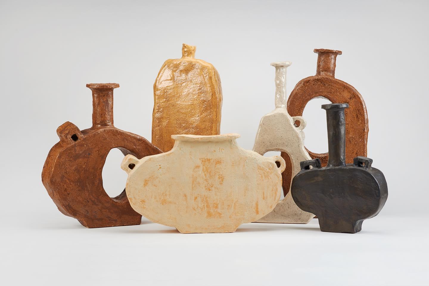 Organic Shape, Plain Beige Contemporary Ceramic Vase by Willem Van Hooff In New Condition For Sale In Geneve, CH