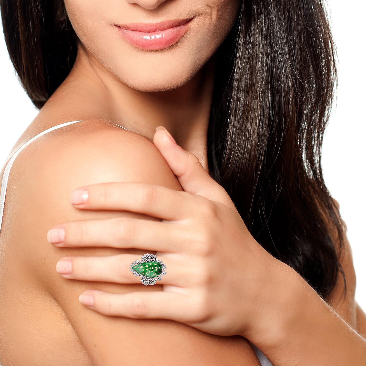 18Kt:7.823g,D:0.325Ct, ,SAPPHIRE WHITE:1.86Ct,,JADE:4.45Ct