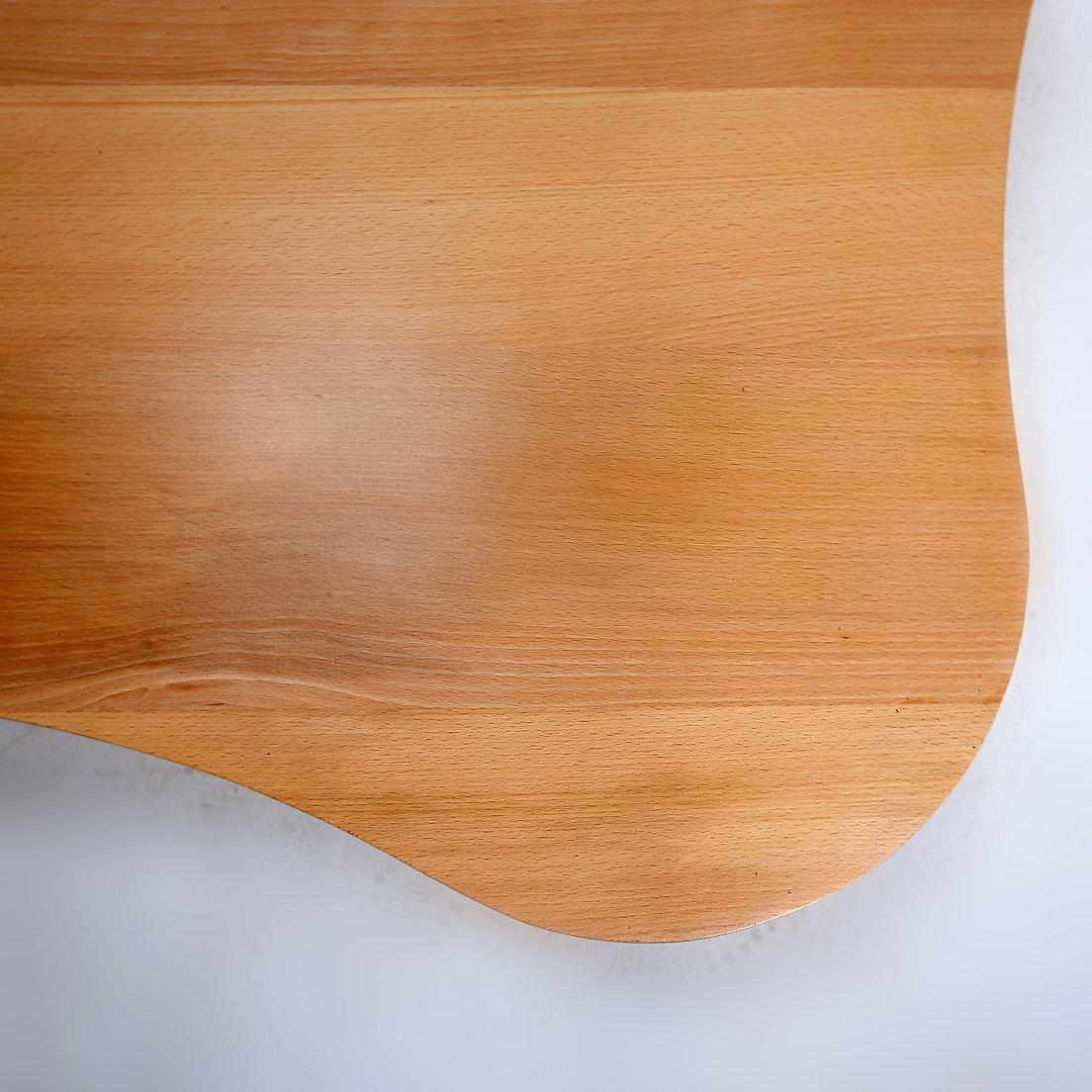 Table basse de forme organique en vente 9