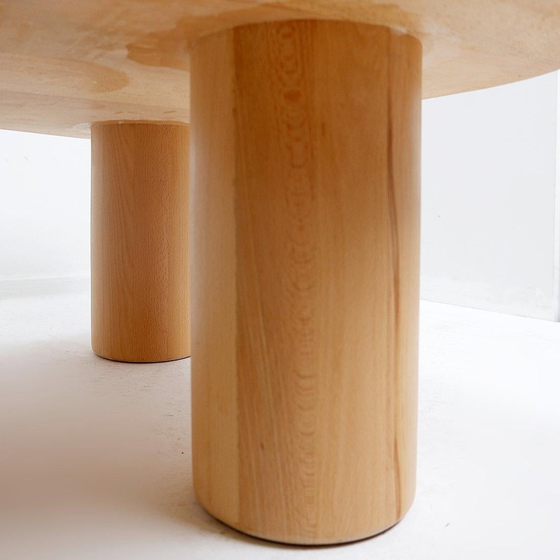 Minimaliste Table basse de forme organique en vente
