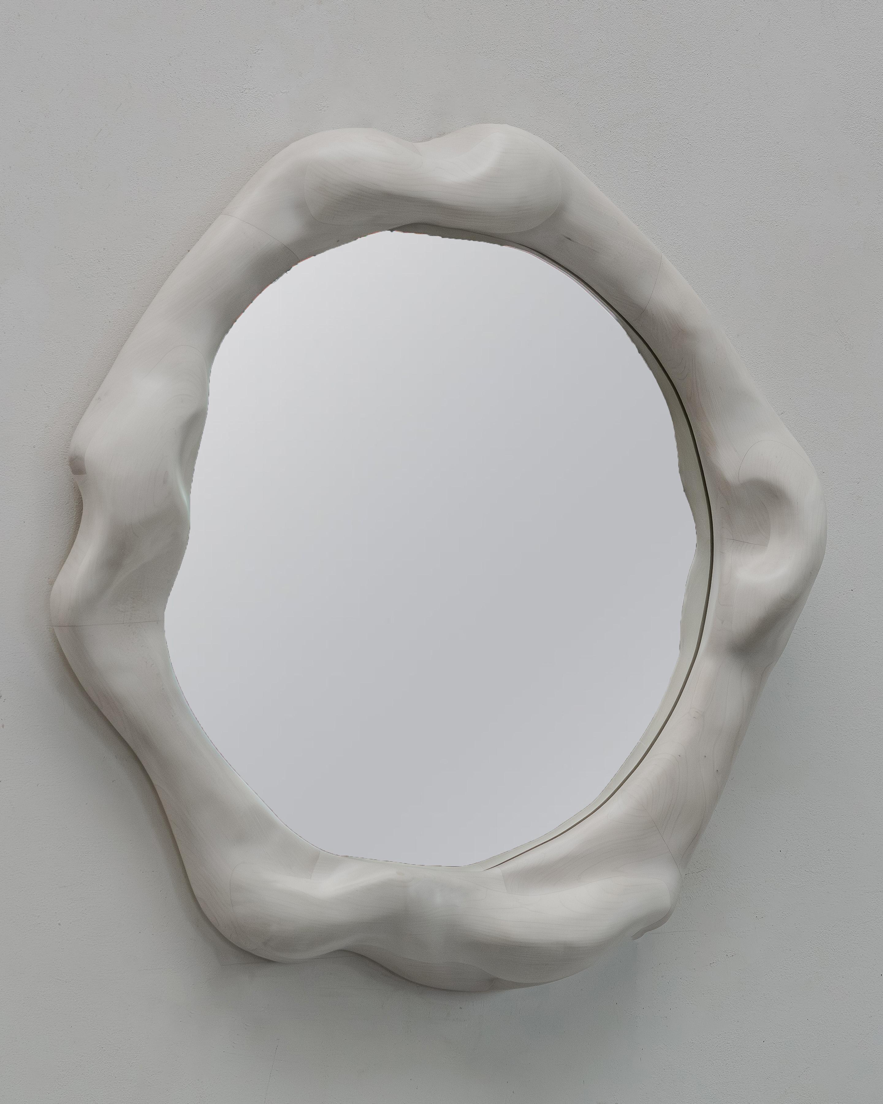 Miroir de forme organique en érable blanchi Neuf - En vente à Waiblingen, BW