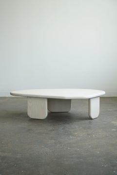 Moderner Couchtisch in organischer Form von Last Workshop, gebleichter Esche