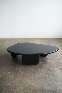 Table basse moderne de forme organique par Last Workshop, frêne noir de jais