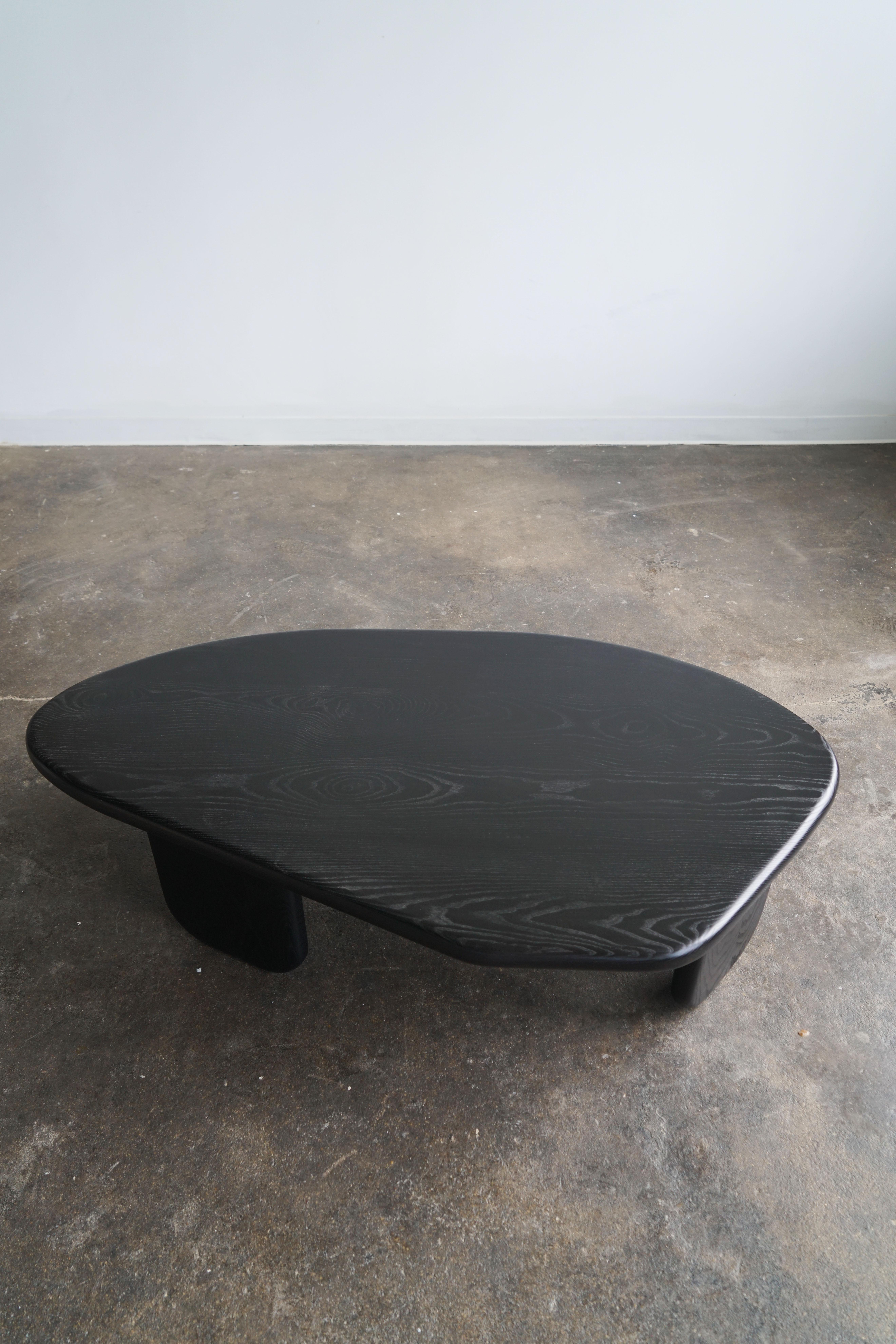 table basse organique noir